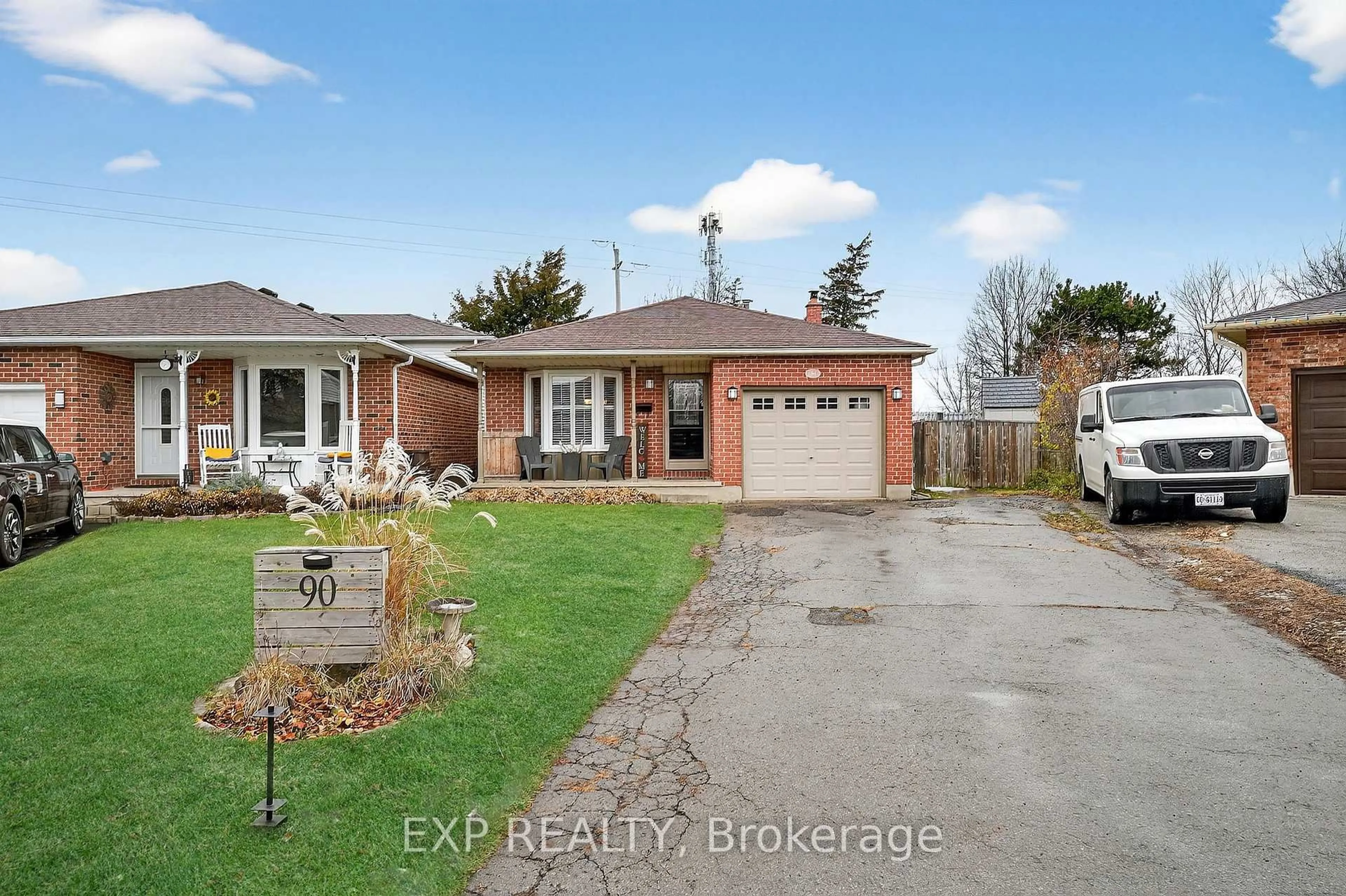 Home with brick exterior material, street for 90 Sandra Cres, Grimsby Ontario L3M 4Y7