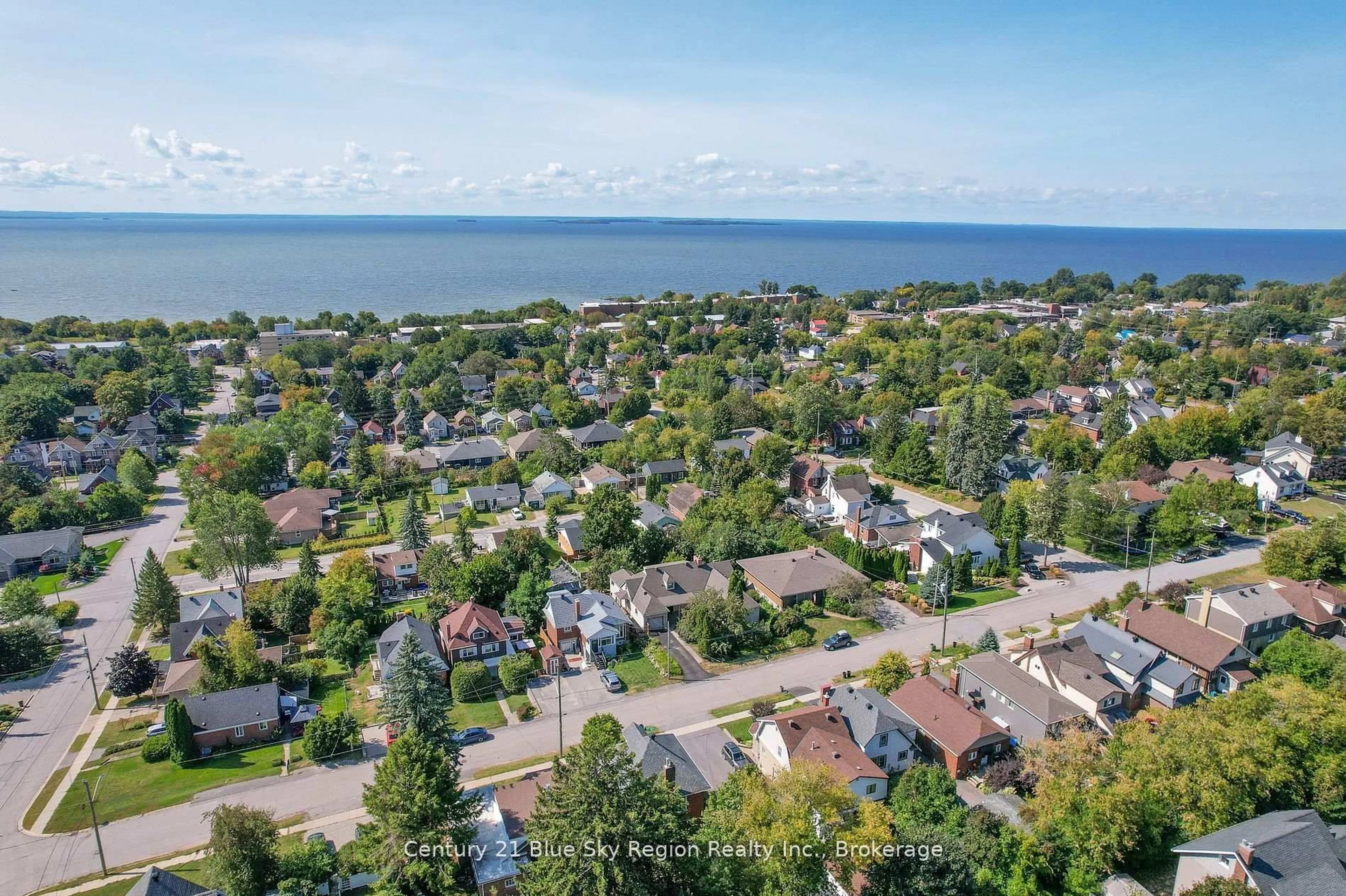 A pic from outside/outdoor area/front of a property/back of a property/a pic from drone, water/lake/river/ocean view for 857 Bourke St, North Bay Ontario P1B 3K5