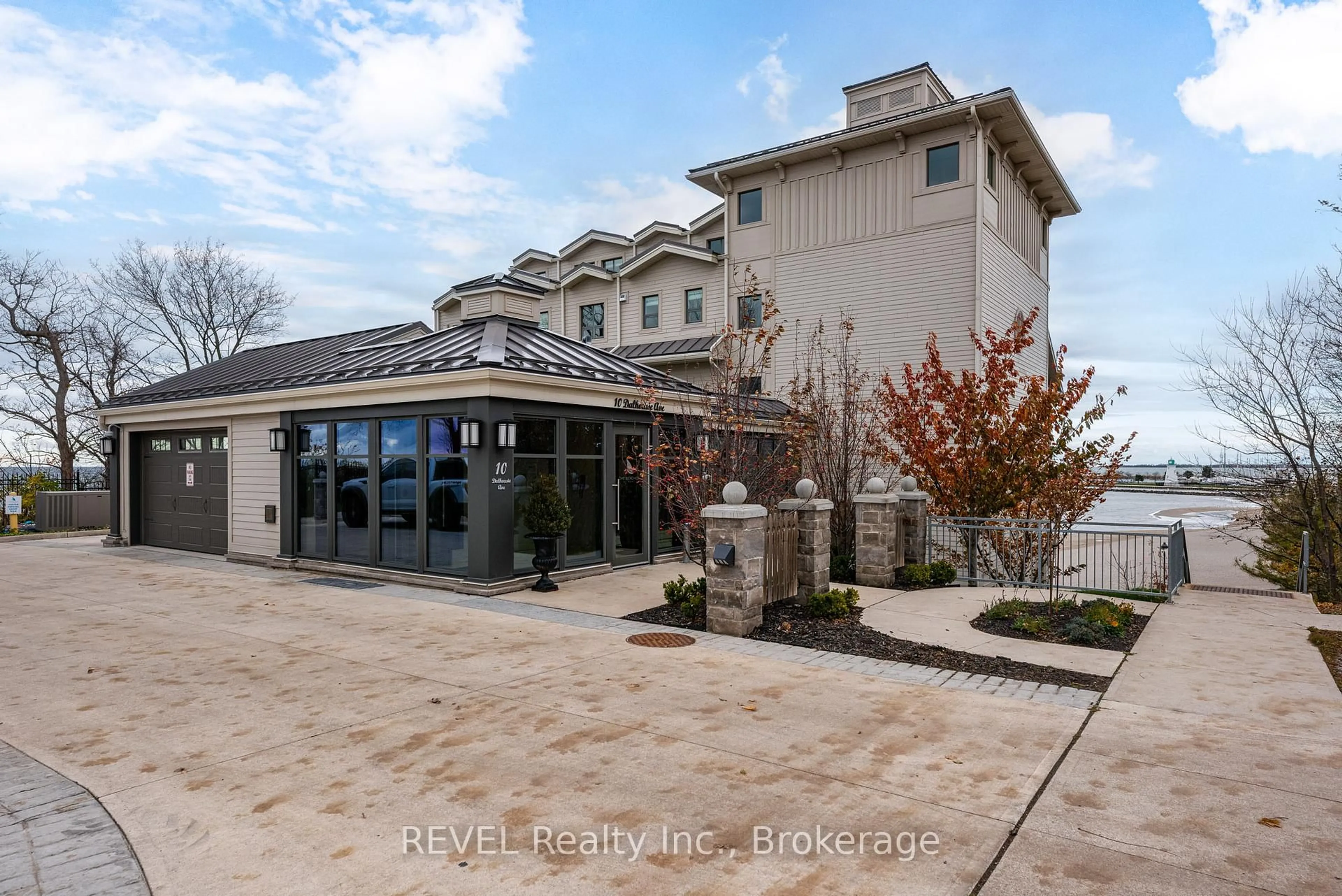 Unknown for 10 Dalhousie Ave #101, St. Catharines Ontario L2N 4W4