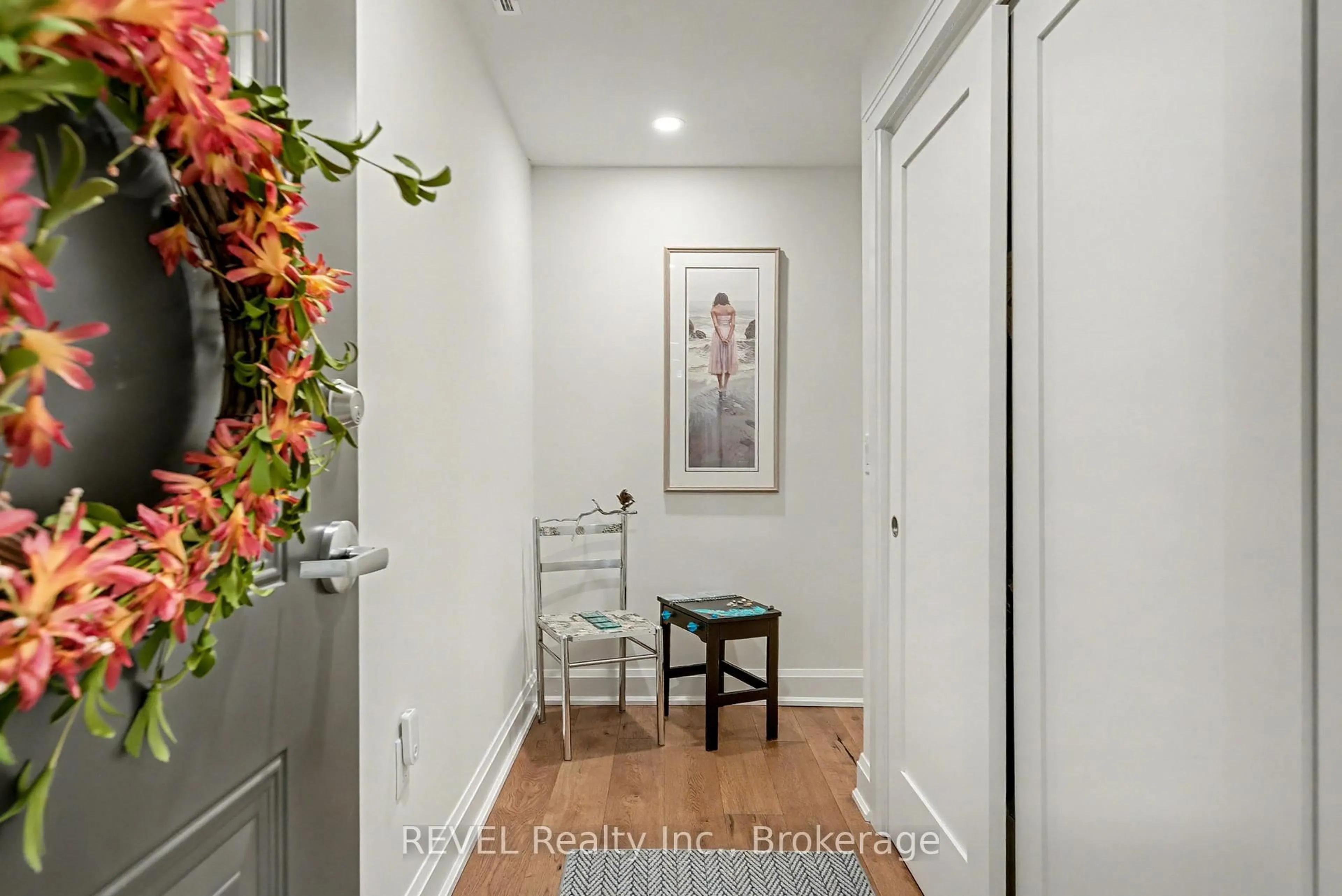Indoor entryway for 10 Dalhousie Ave #101, St. Catharines Ontario L2N 4W4