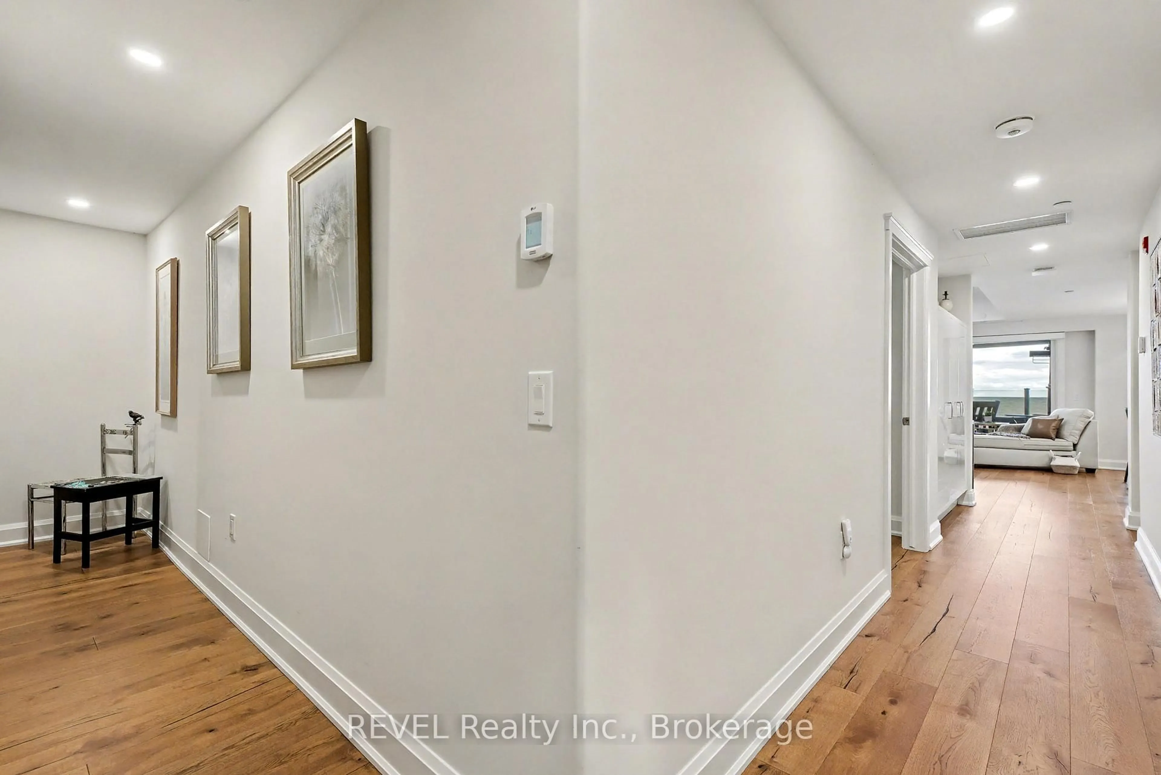 Indoor entryway for 10 Dalhousie Ave #101, St. Catharines Ontario L2N 4W4