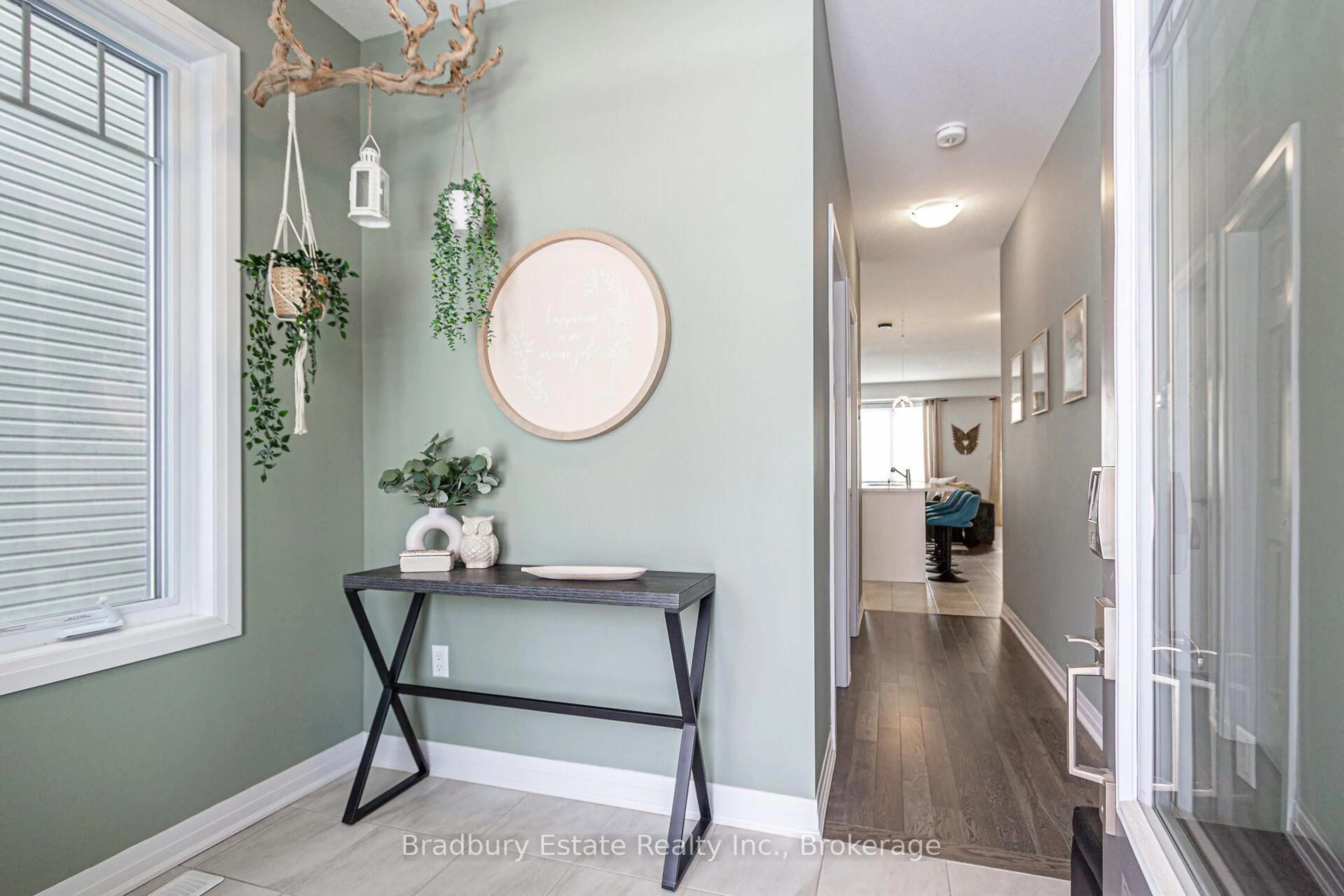 Indoor entryway for 69 Masters St, Welland Ontario N3B 0N4