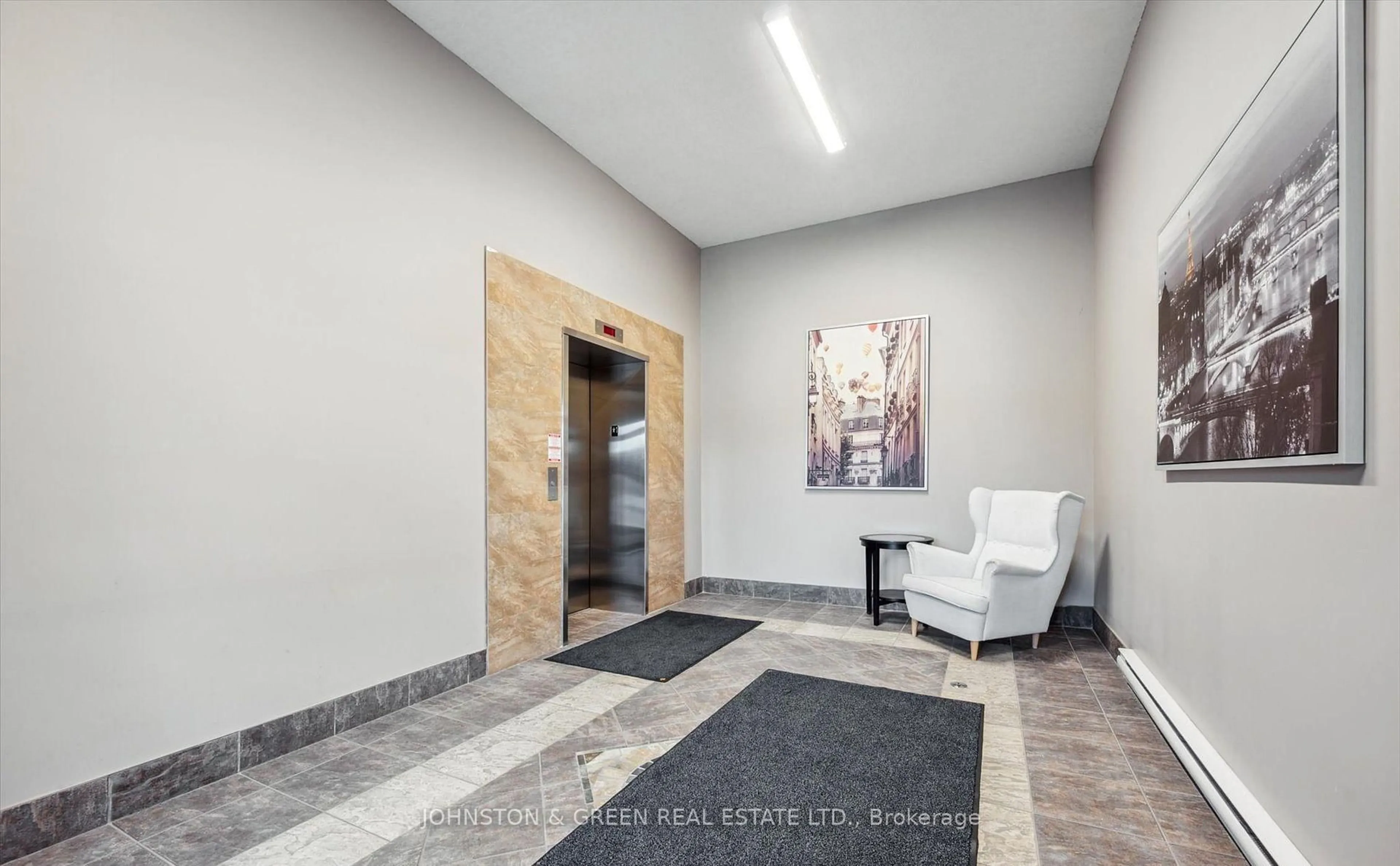 Indoor foyer for 904 Paisley Rd #210, Guelph Ontario N1K 0C6