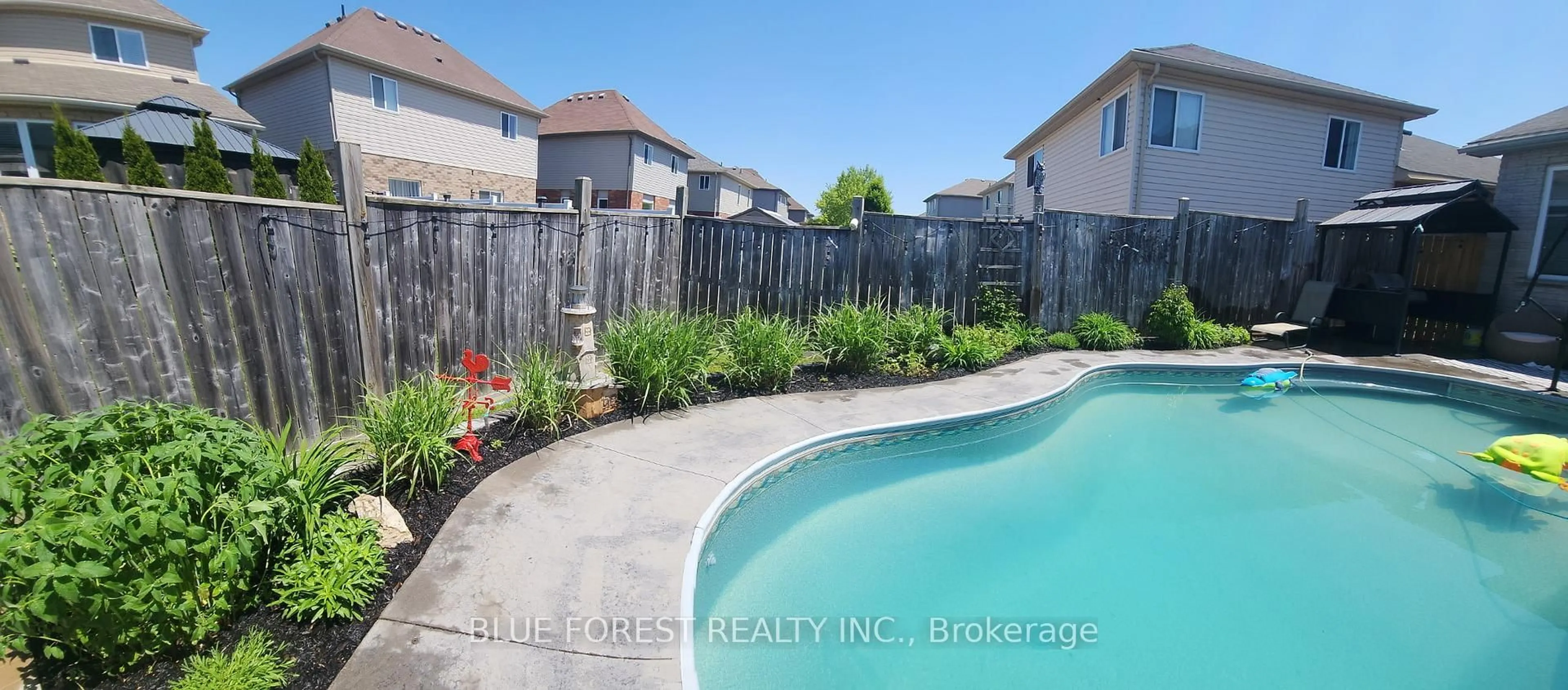 Pool for 2408 Asima Dr, London South Ontario N6M 0B3