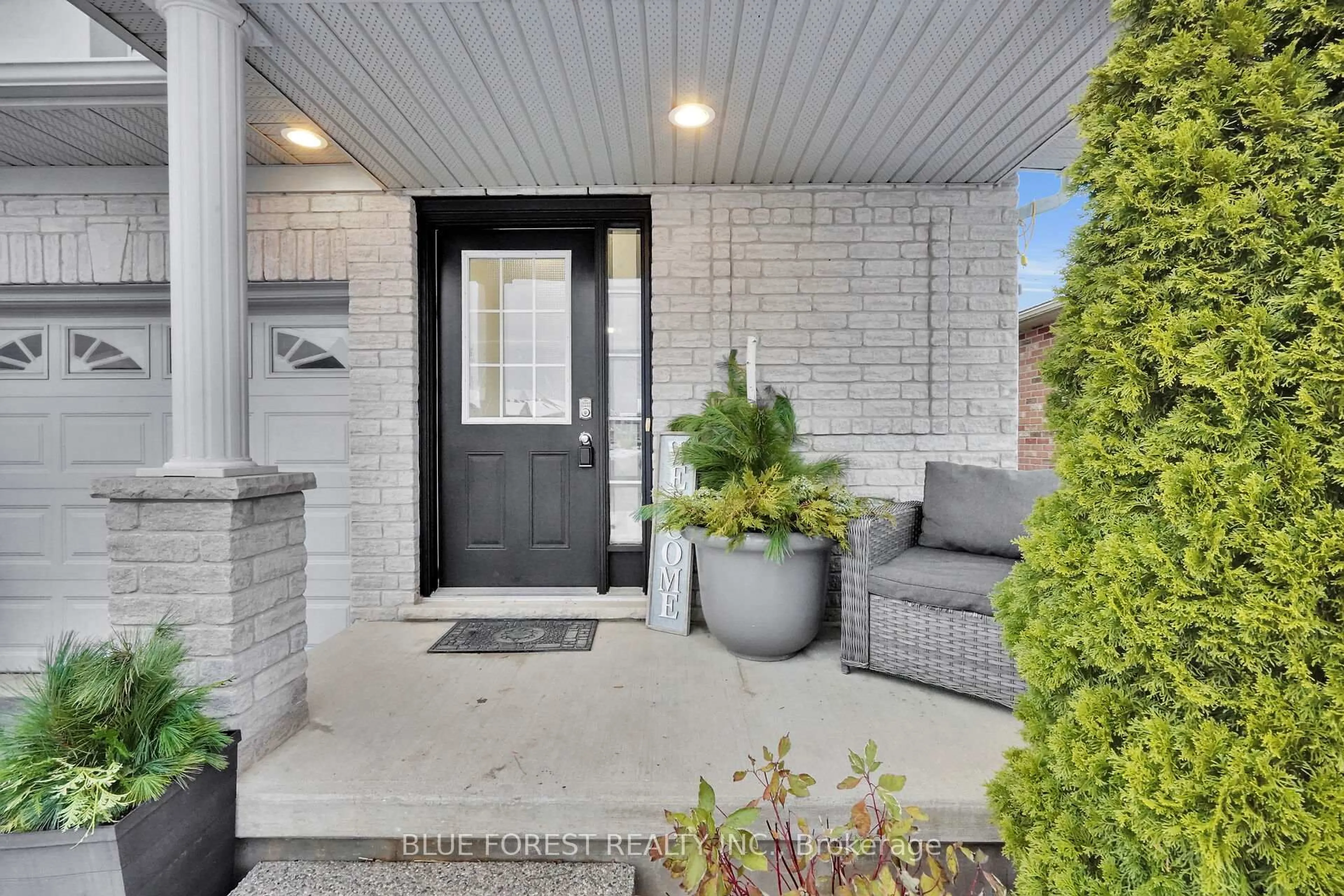 Indoor entryway for 2408 Asima Dr, London South Ontario N6M 0B3
