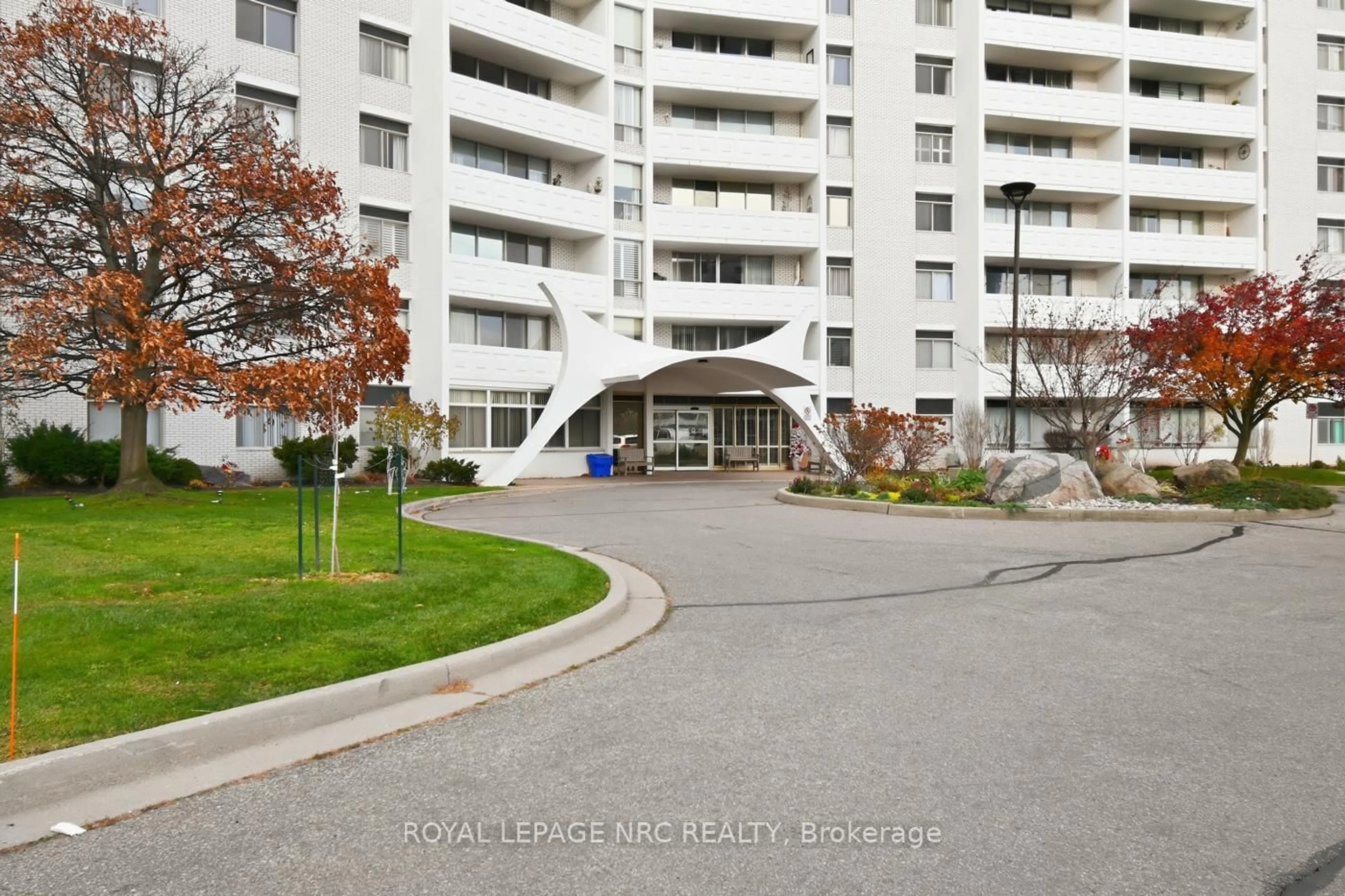 Patio, street for 15 Towering Heights Blvd #710, St. Catharines Ontario L2T 3G7