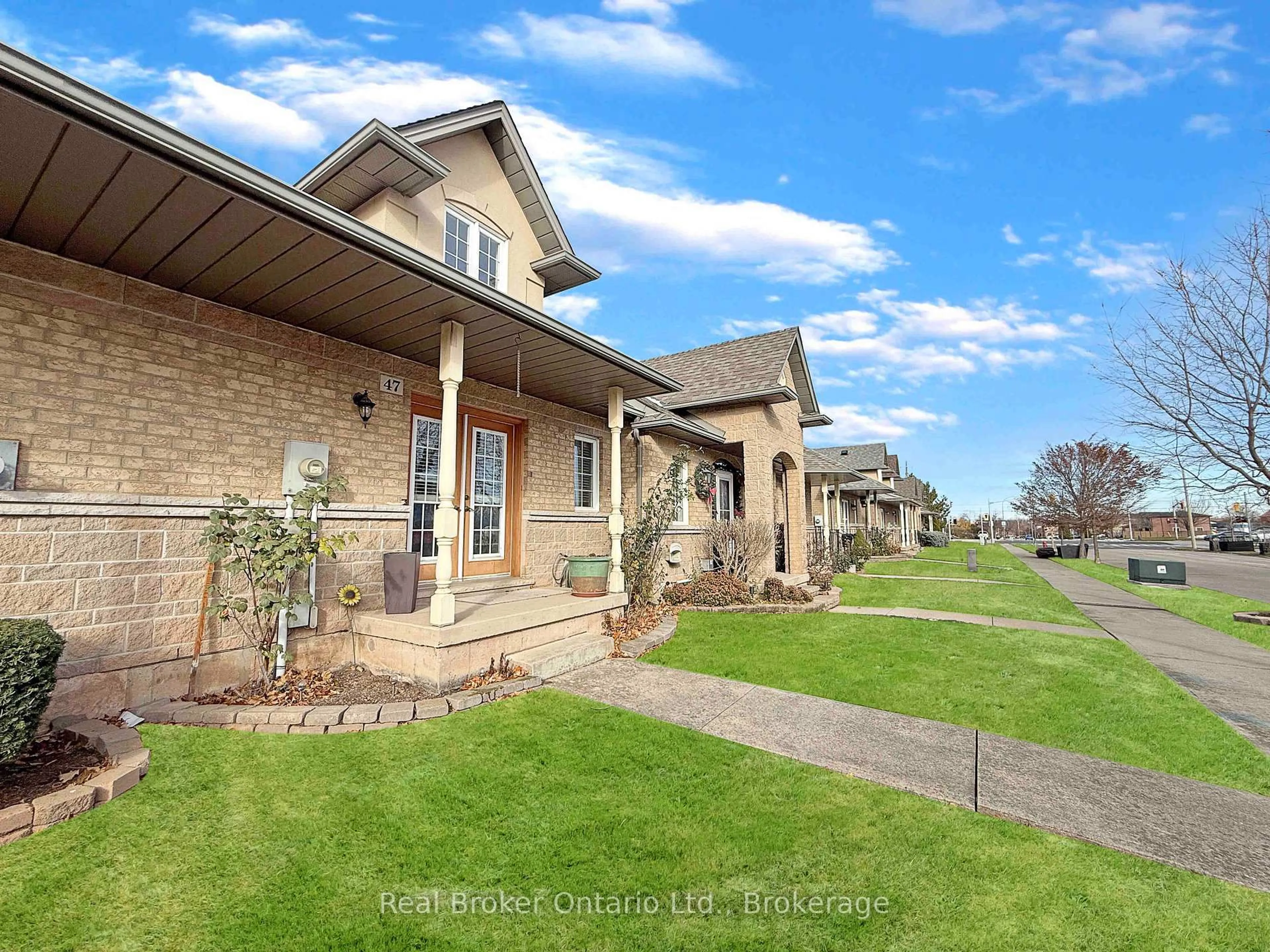 A pic from outside/outdoor area/front of a property/back of a property/a pic from drone, street for 47 Dynasty Ave, Hamilton Ontario L8G 4Z5