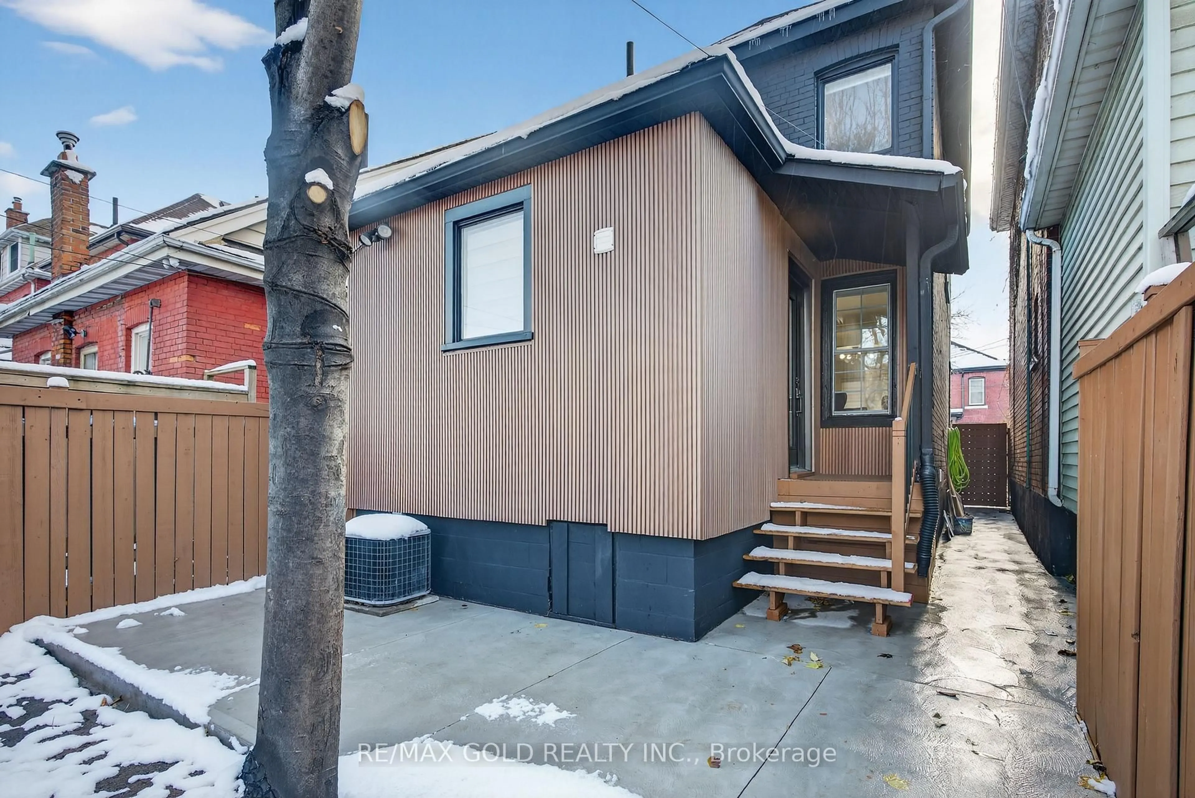 Home with vinyl exterior material, street for 23 Edward St, Hamilton Ontario L8L 2V2