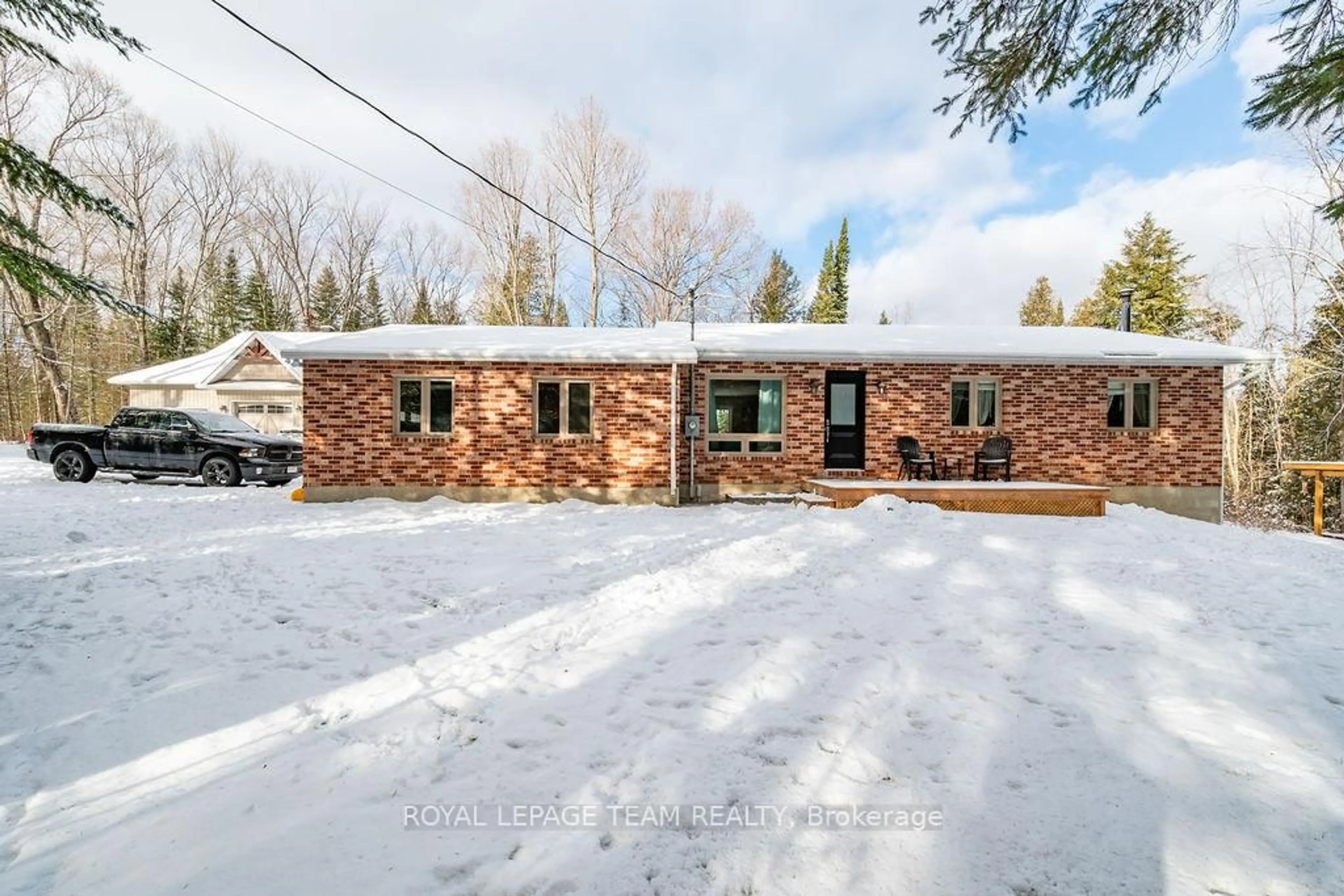 A pic from outside/outdoor area/front of a property/back of a property/a pic from drone, unknown for 74 Castleford Rd, Renfrew Ontario K7V 3Z8