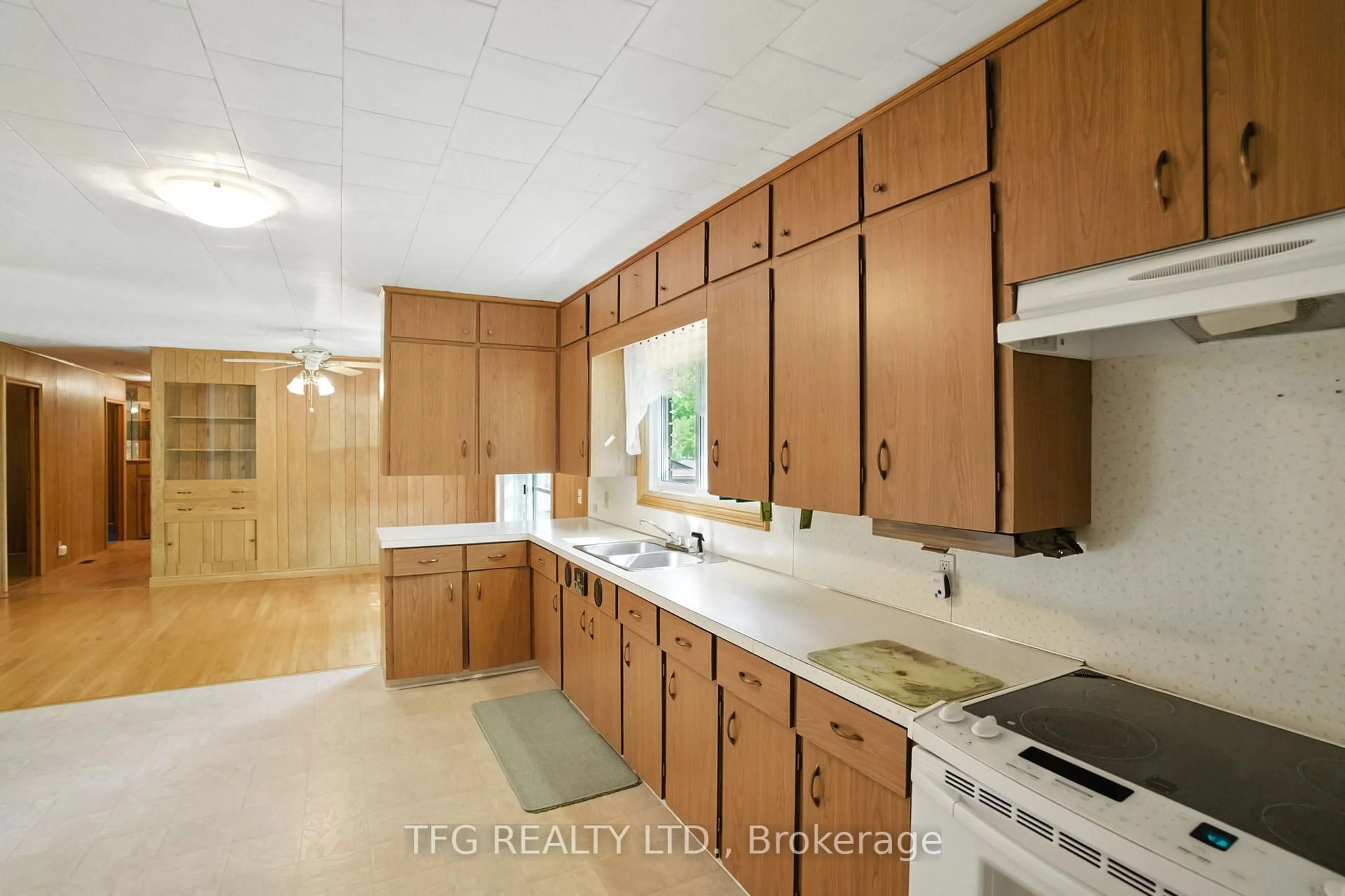 Standard kitchen, ceramic/tile floor for 73 Cameron St, Limoges Ontario K0K 2M0