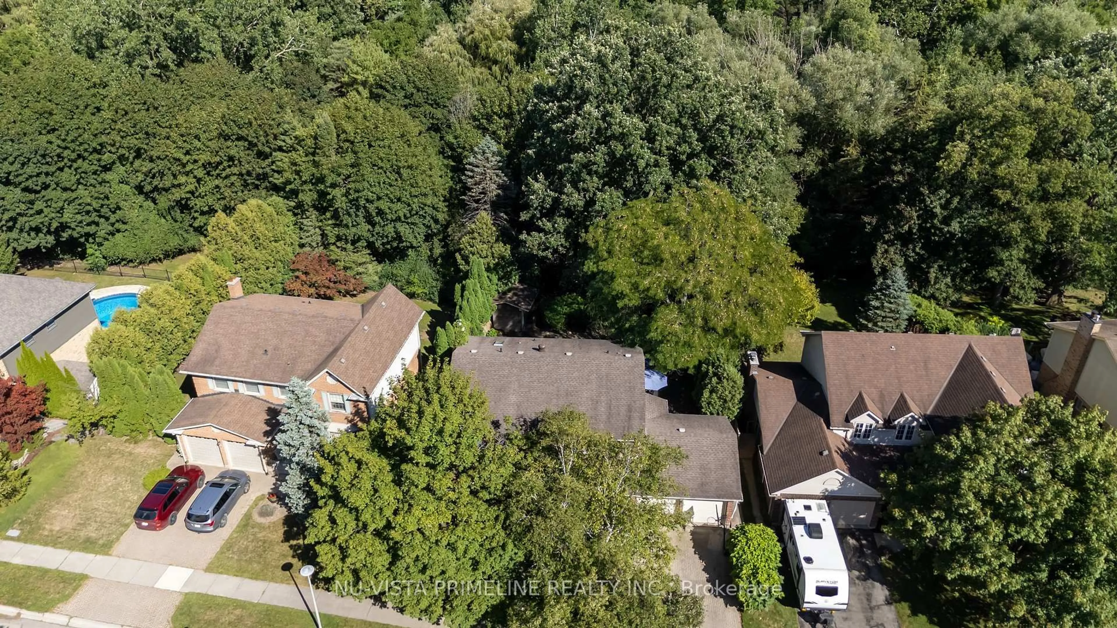 A pic from outside/outdoor area/front of a property/back of a property/a pic from drone, unknown for 50 Meridene Cres, London North Ontario N5X 1G5