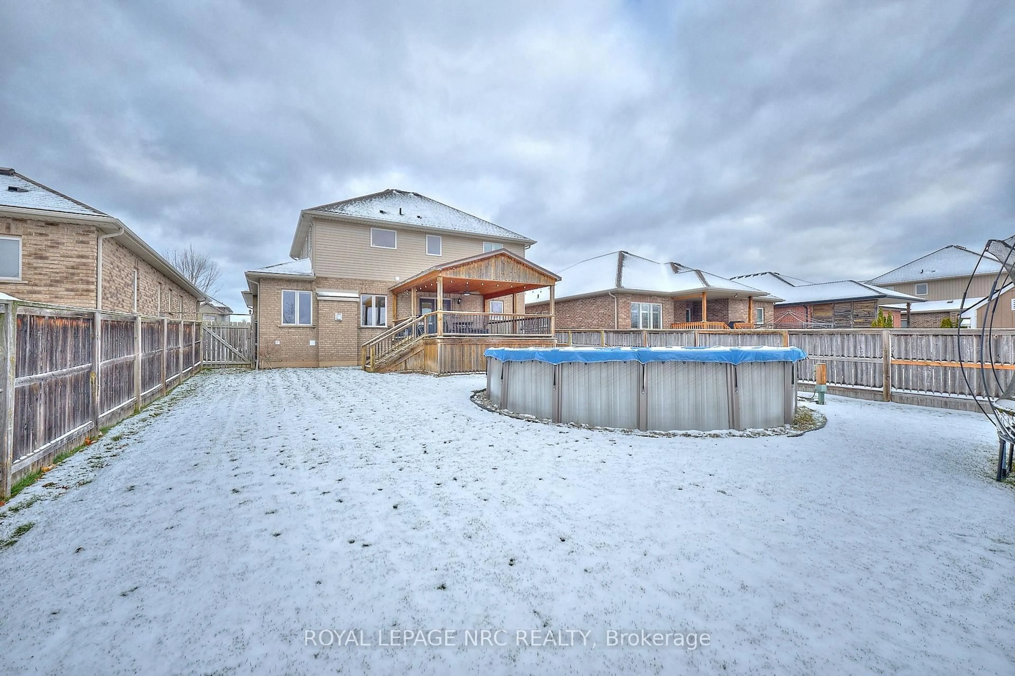 Pool for 117 Creekside Dr, Welland Ontario L3C 0B4