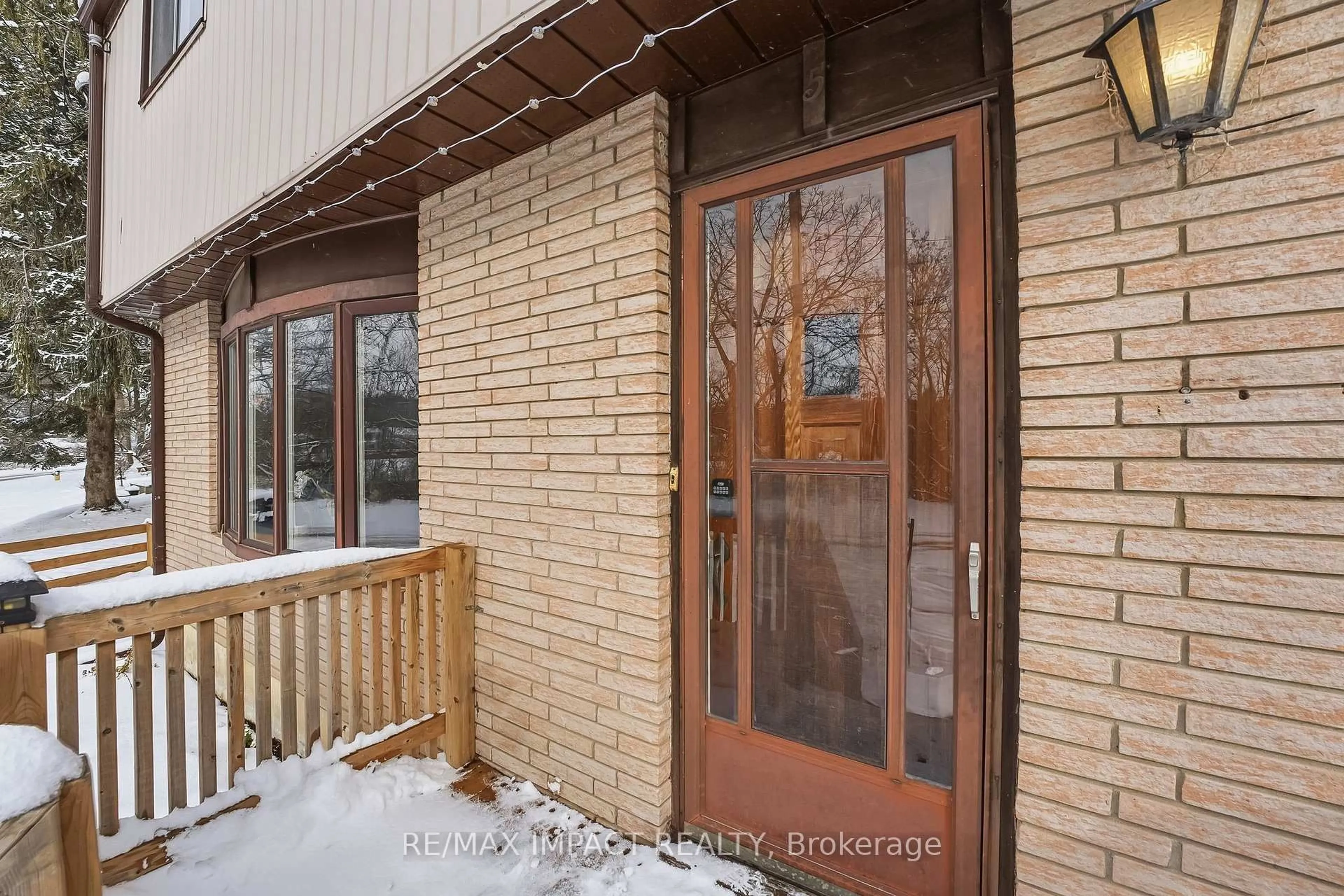 Indoor entryway for 5 Martha St, Port Hope Ontario L1A 2Y3