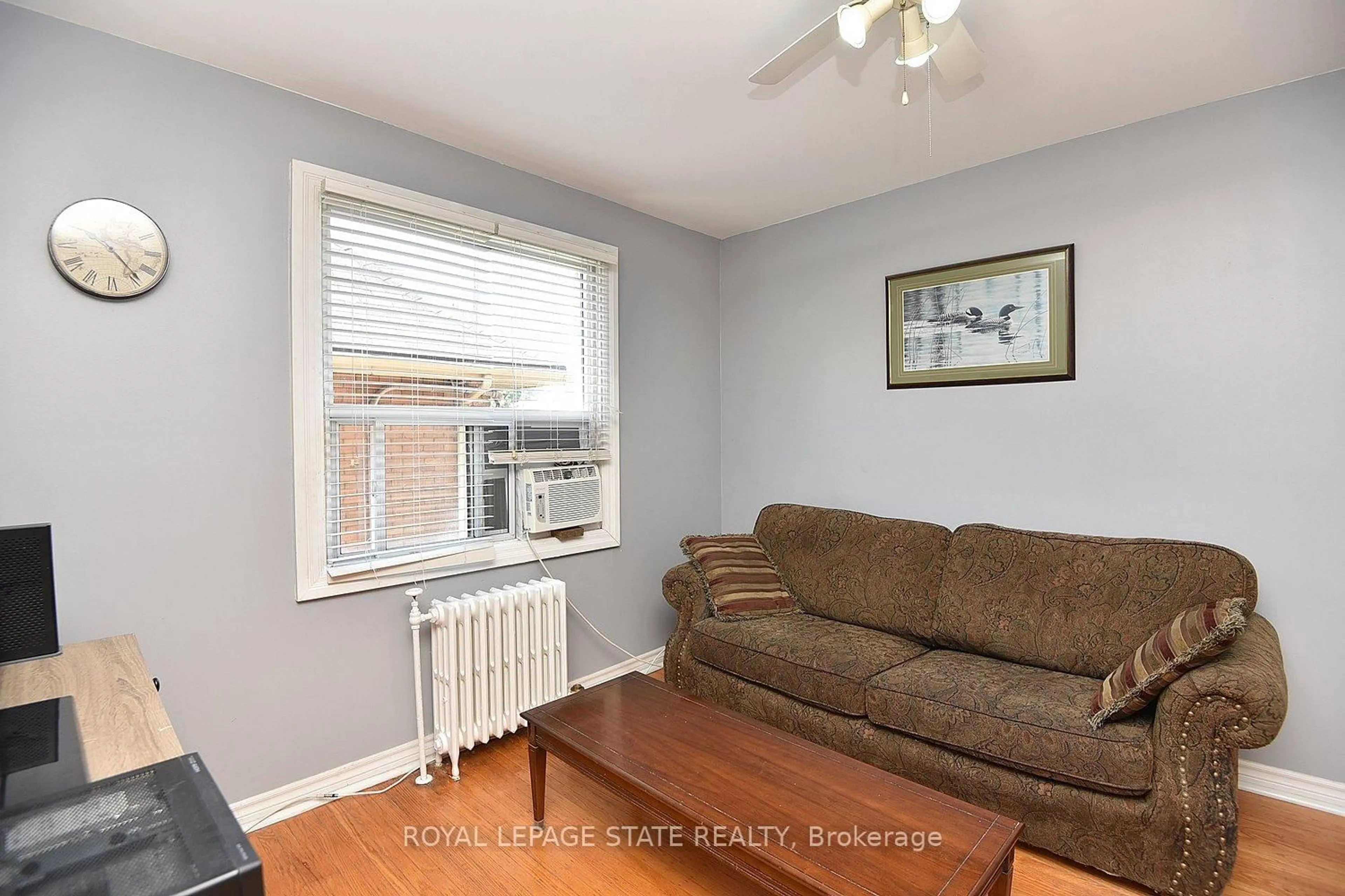 Living room with furniture, unknown for 29 Sherman Ave #6, Hamilton Ontario L8M 2P6