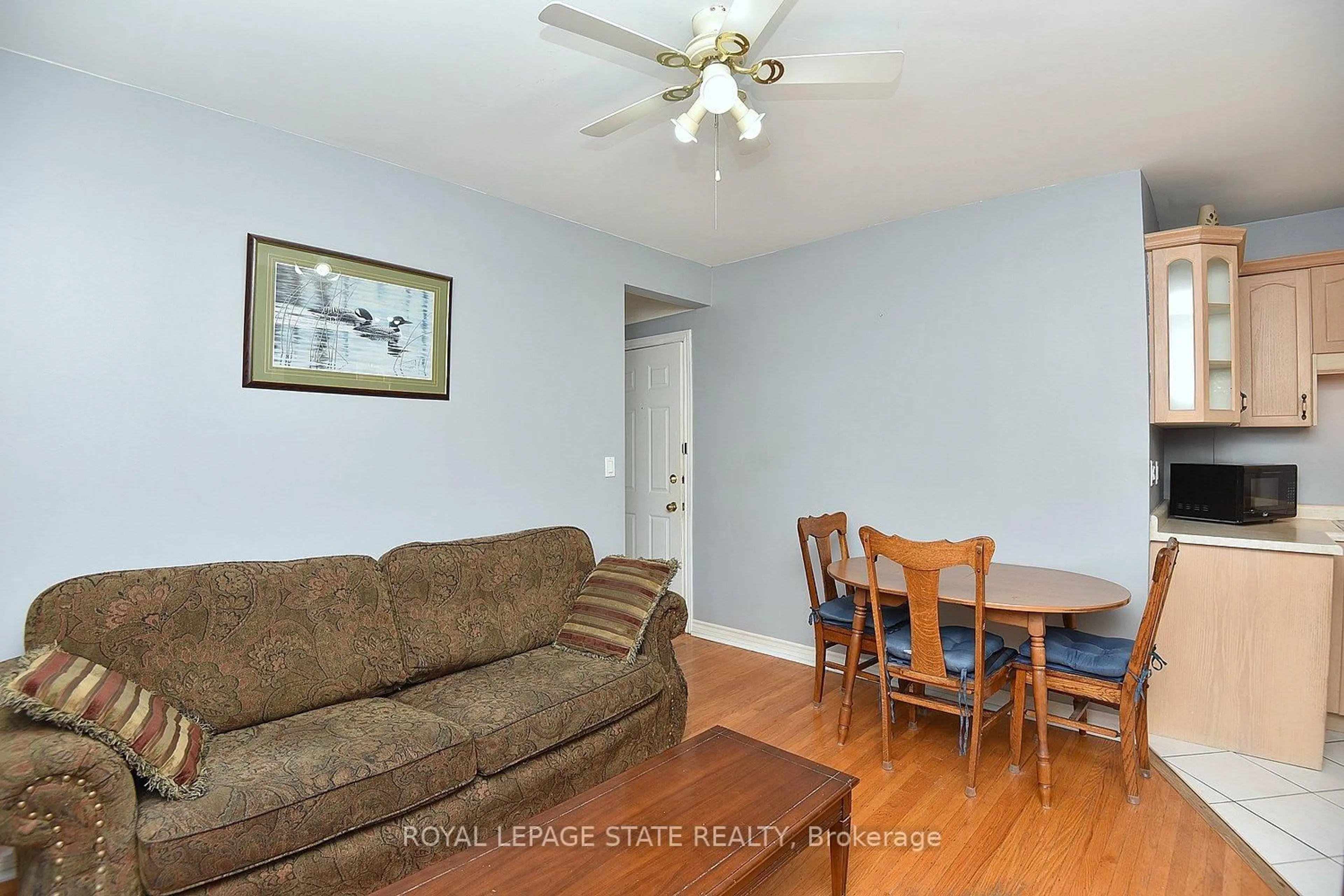 Living room with furniture, wood/laminate floor for 29 Sherman Ave #6, Hamilton Ontario L8M 2P6