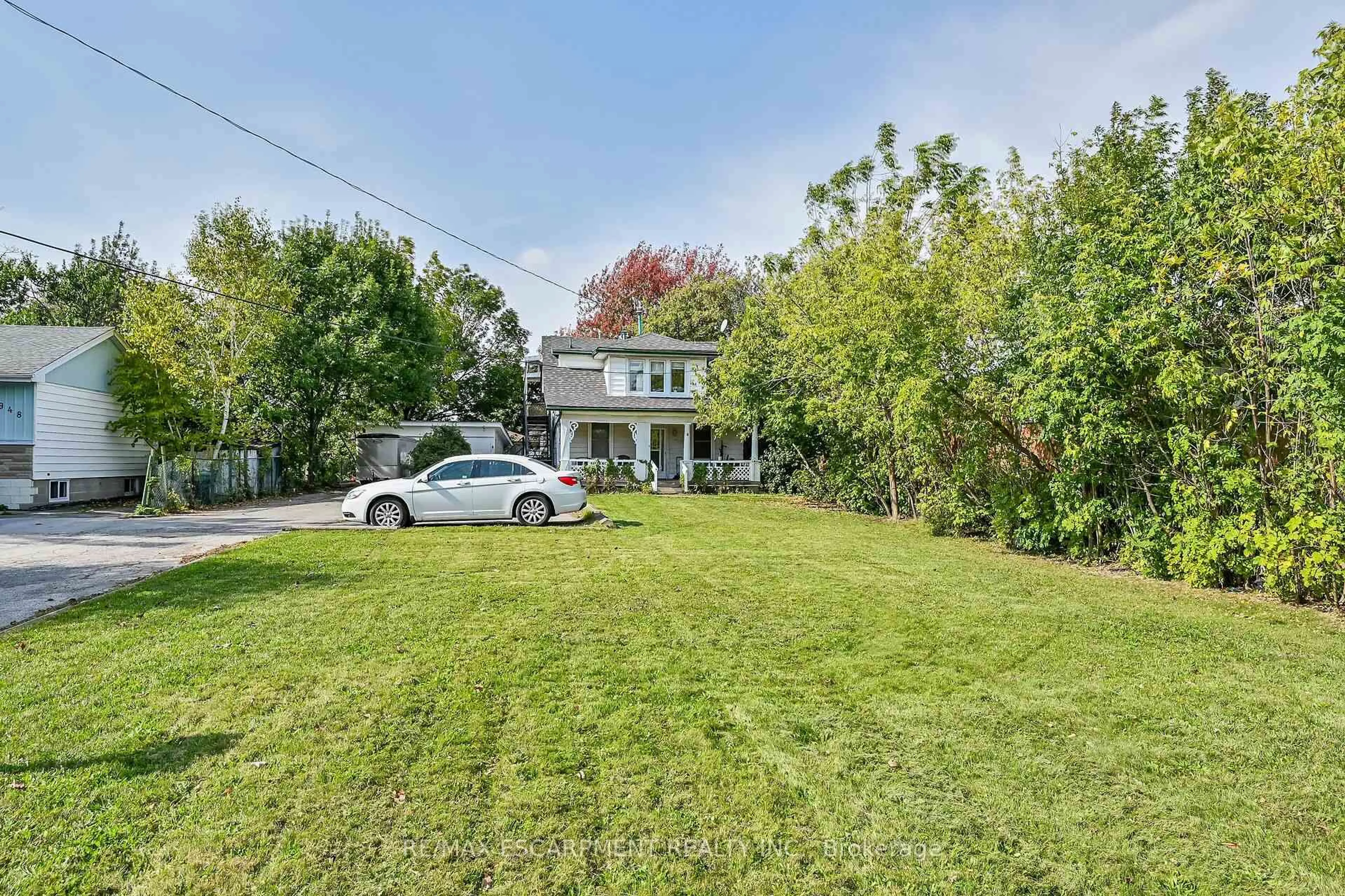 A pic from outside/outdoor area/front of a property/back of a property/a pic from drone, street for 942 Upper Gage Ave, Hamilton Ontario L8V 4K9