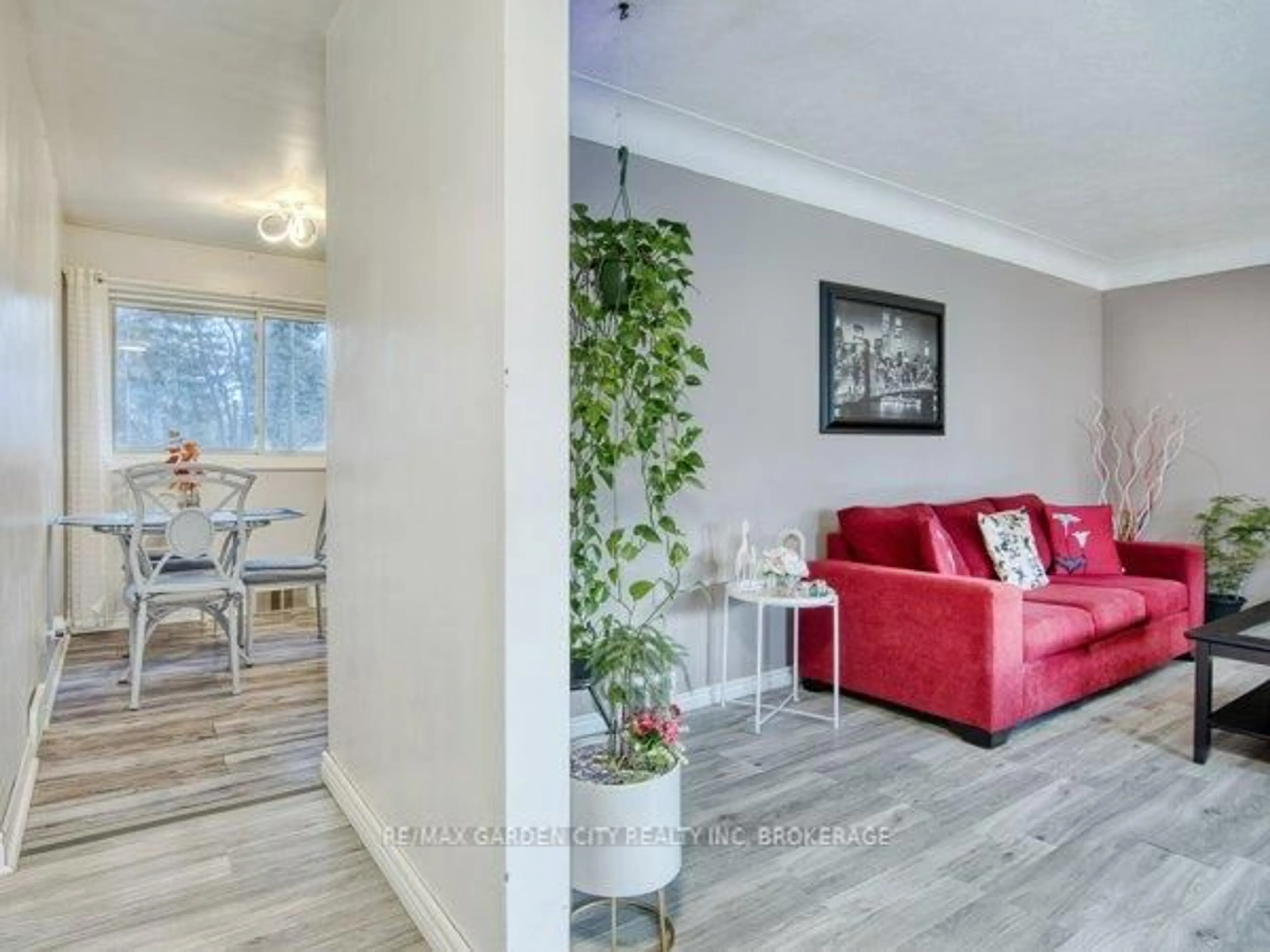 Living room with furniture, unknown for 3664 Arlington Ave, Niagara Falls Ontario L2J 2X2