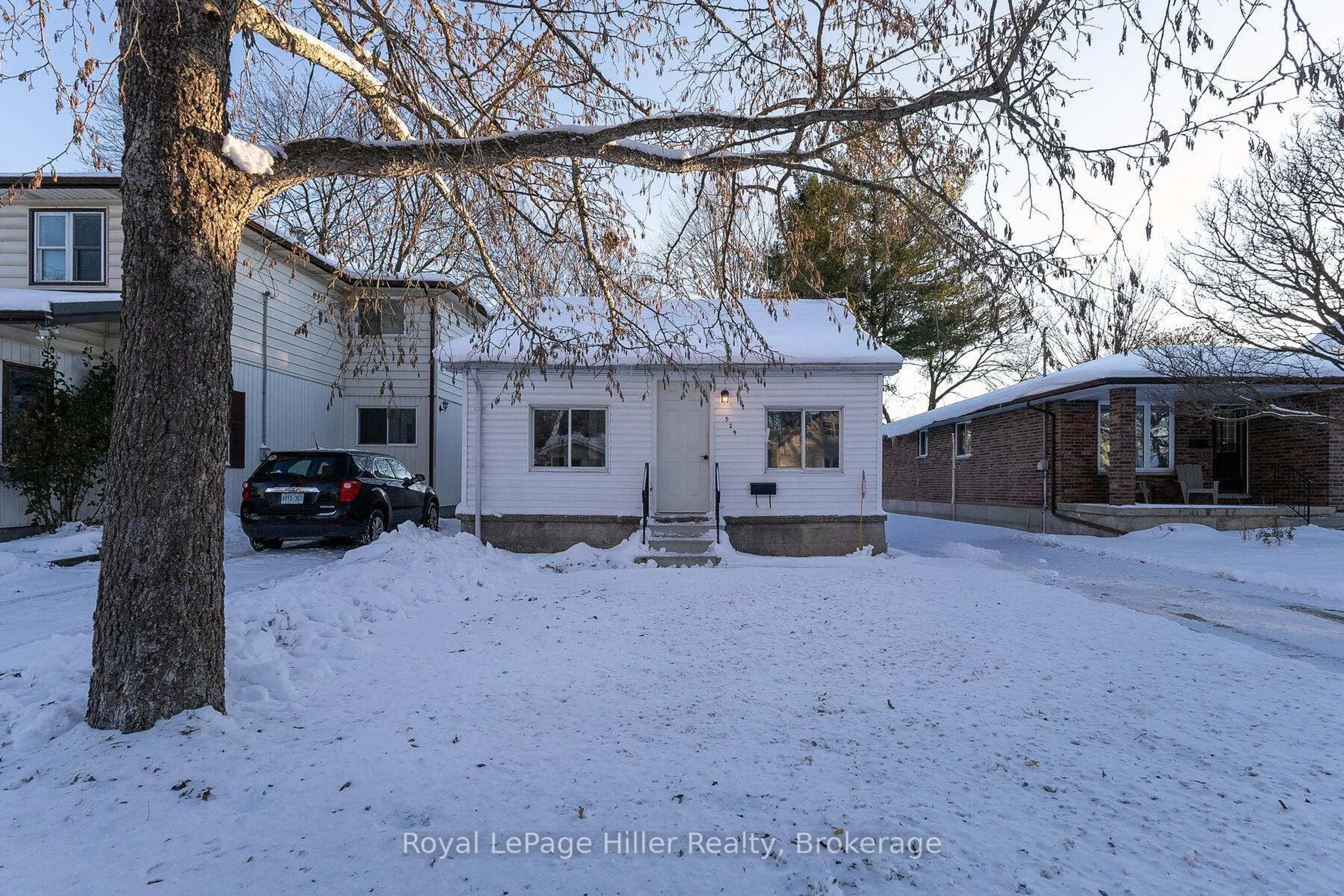 A pic from outside/outdoor area/front of a property/back of a property/a pic from drone, street for 529 Albert St, Stratford Ontario N5A 3L6