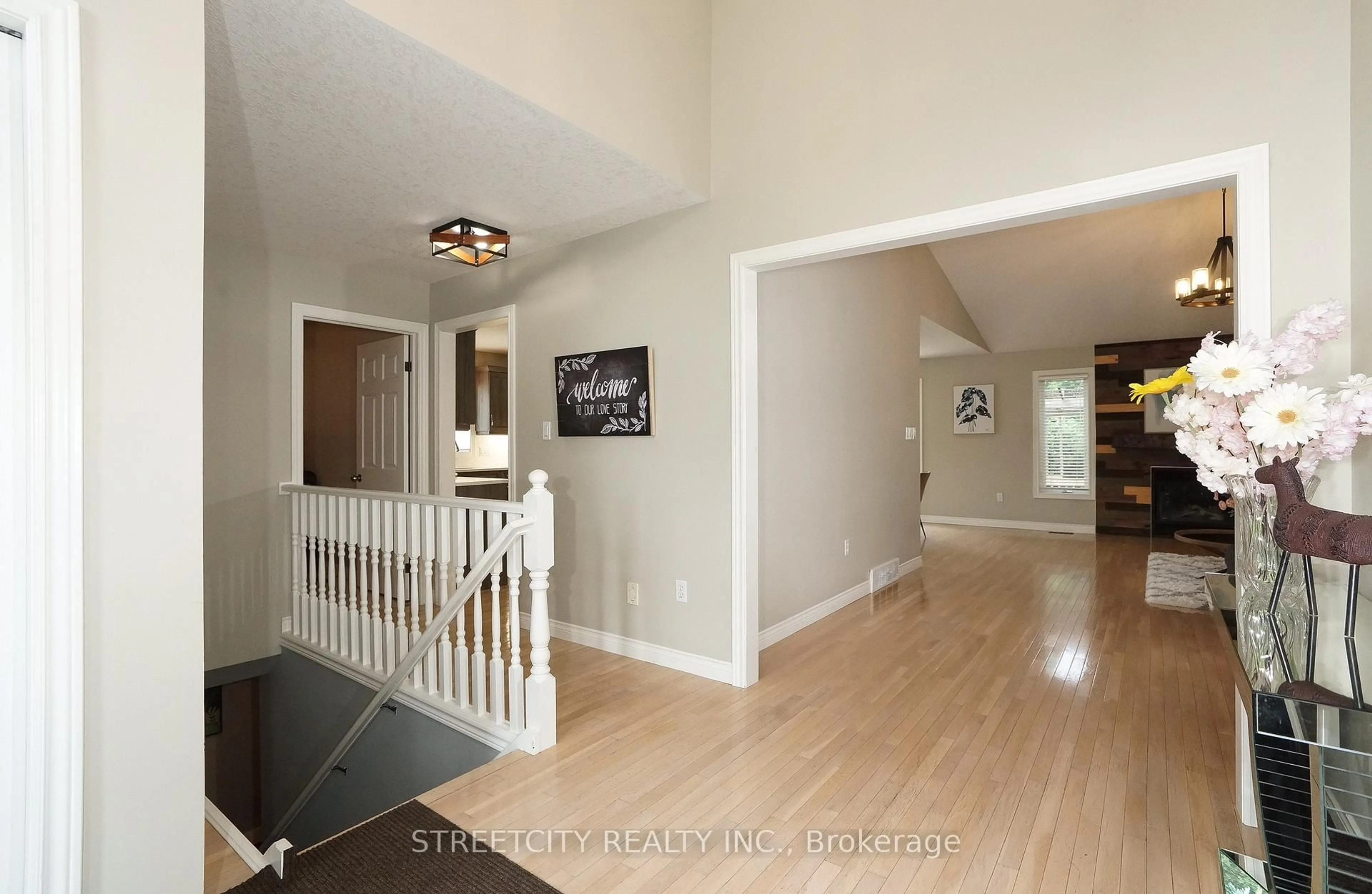 Indoor entryway for 1861 Louise Blvd, London North Ontario N6G 5G2