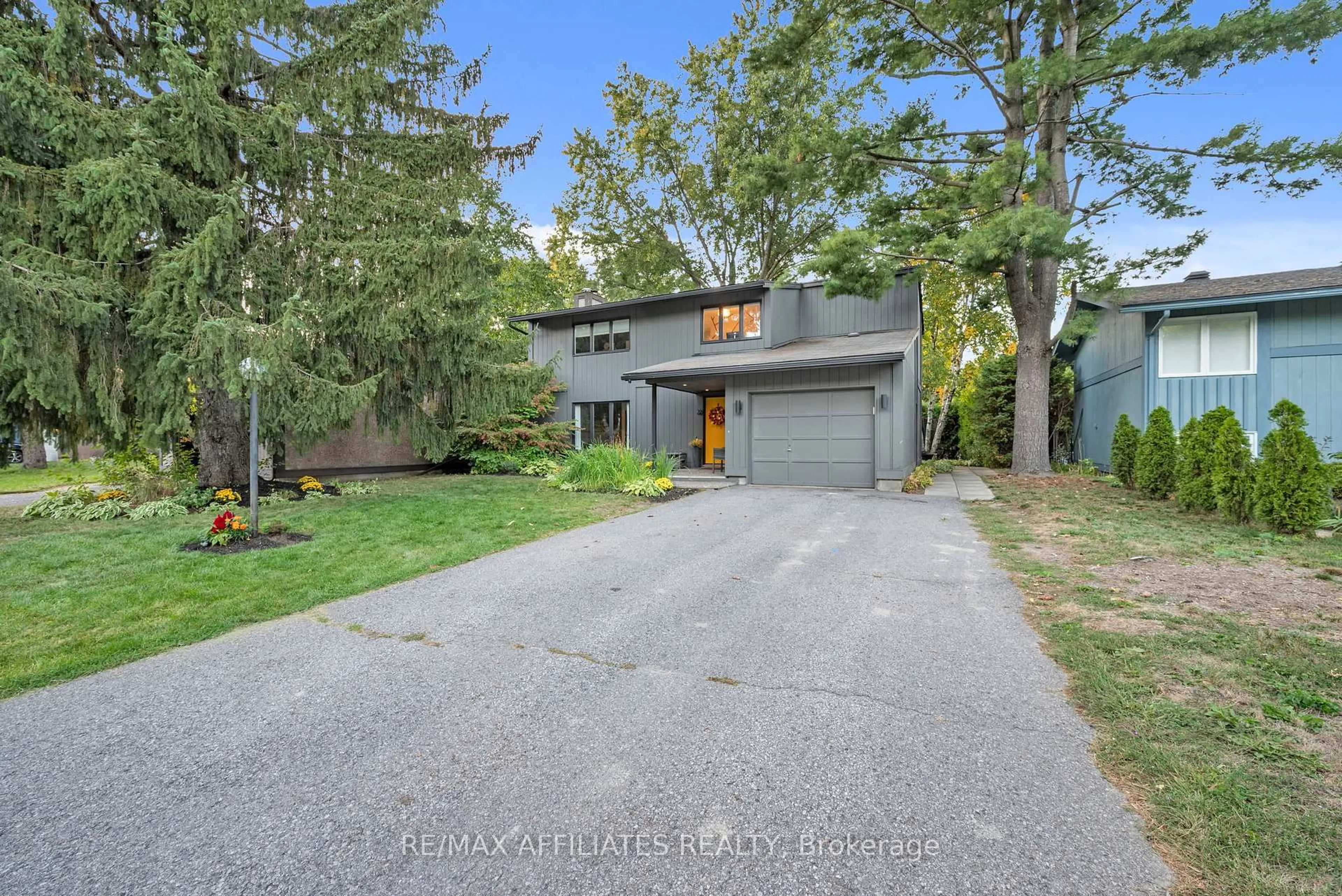 A pic from outside/outdoor area/front of a property/back of a property/a pic from drone, street for 22 Inuvik Cres, Kanata Ontario K2L 1A2