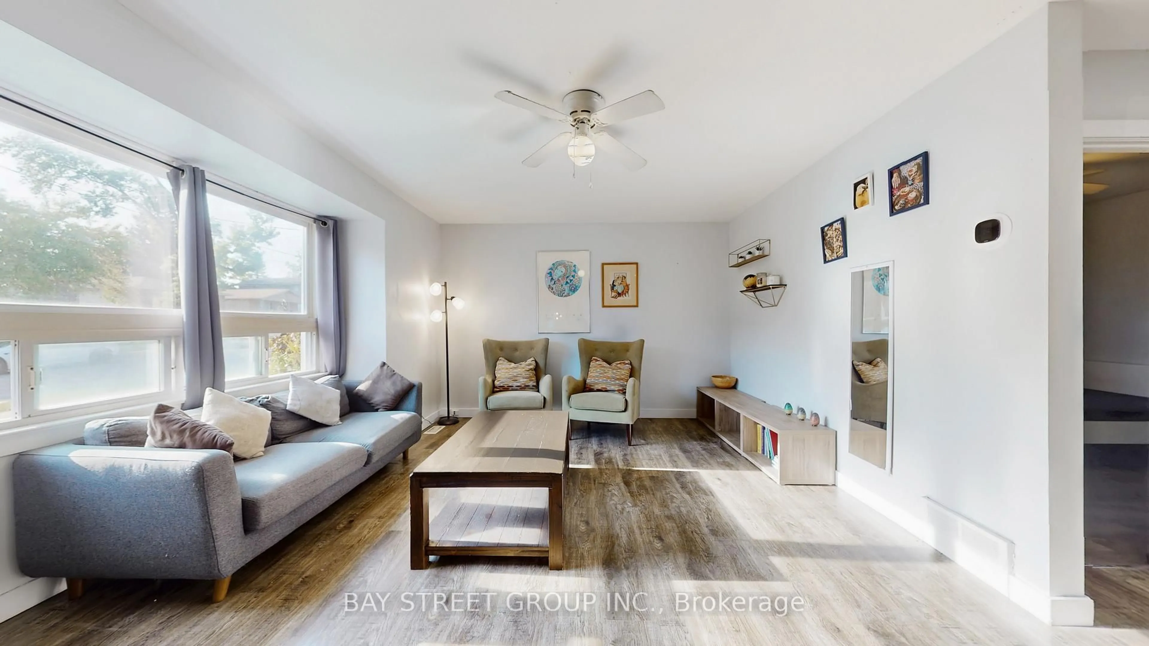 Living room with furniture, wood/laminate floor for 24 Empire St, London East Ontario N5Y 1G7