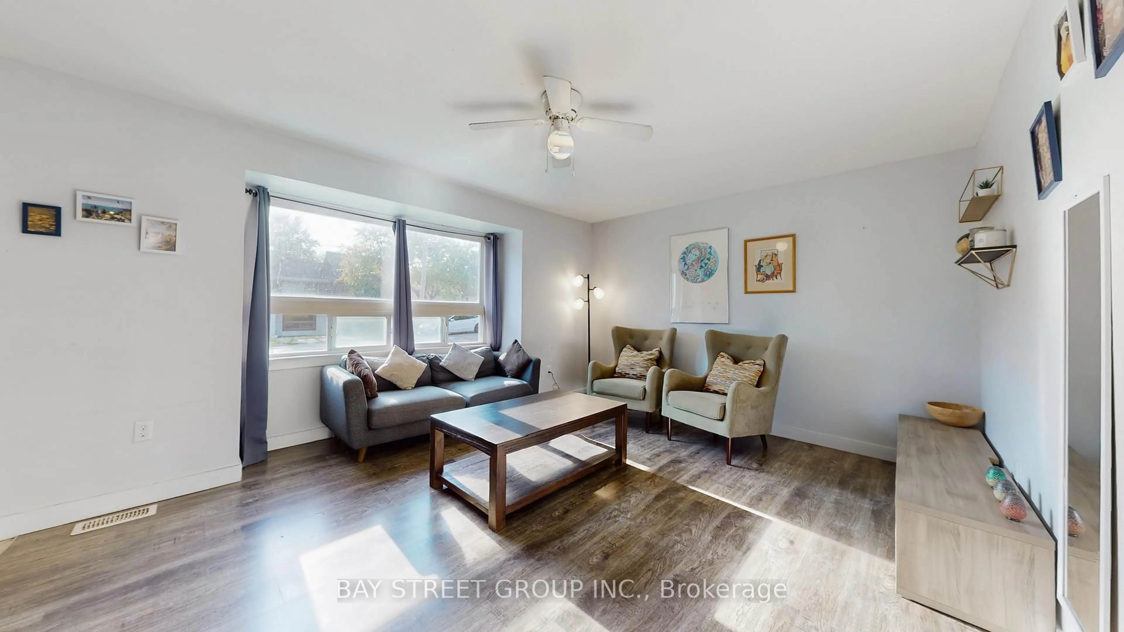 Living room with furniture, wood/laminate floor for 24 Empire St, London East Ontario N5Y 1G7