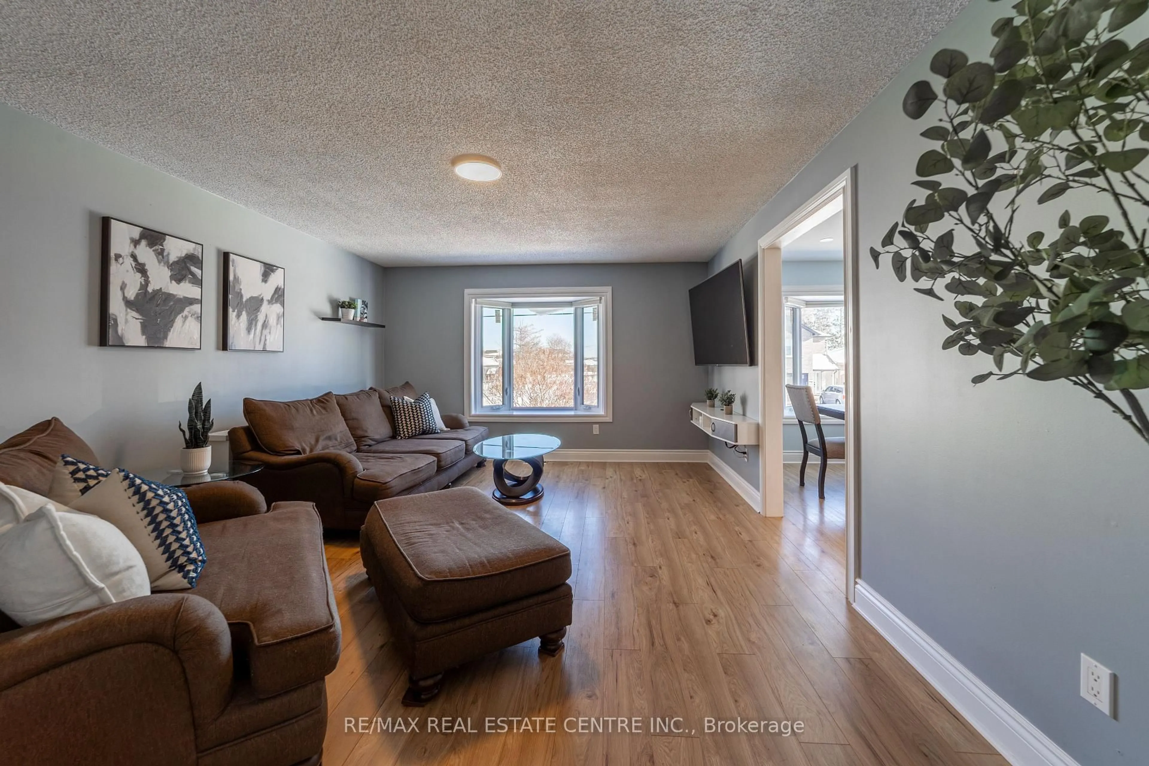 Living room with furniture, unknown for 410 Victoria St, Shelburne Ontario L9V 2Y2