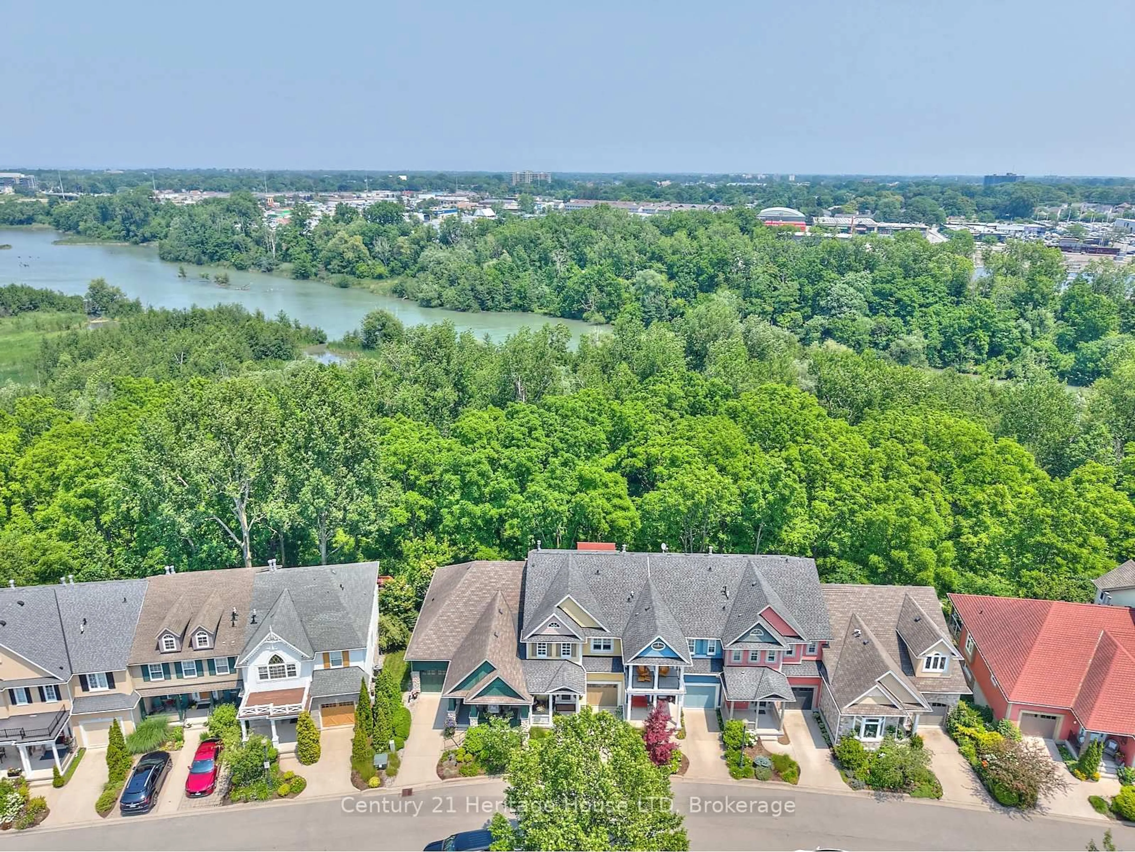 A pic from outside/outdoor area/front of a property/back of a property/a pic from drone, water/lake/river/ocean view for 14 Tulip Tree Common, St. Catharines Ontario L2S 4C8