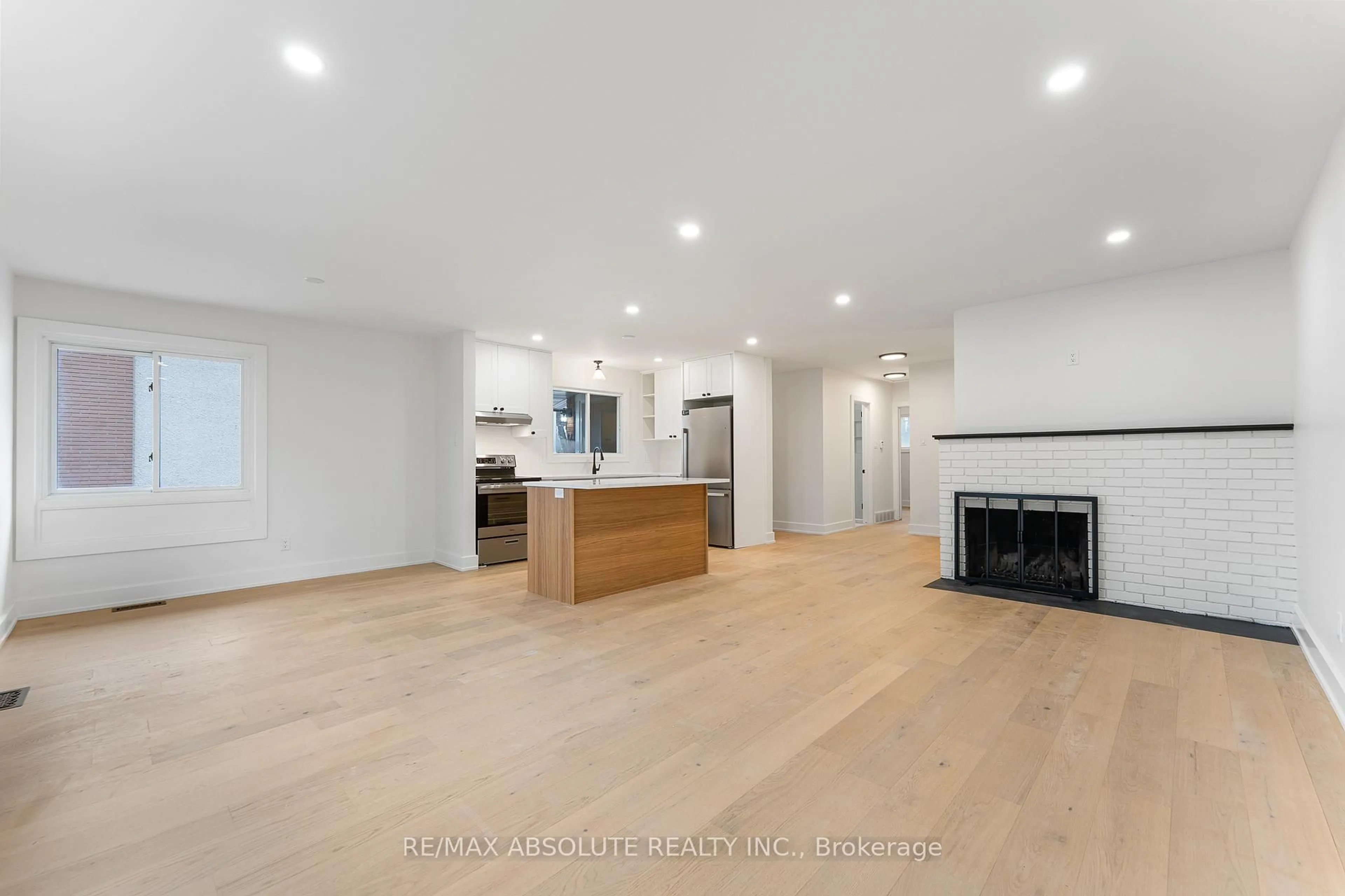 A pic of a room for 14 Mulvagh Ave, Ottawa Ontario K2E 6M6