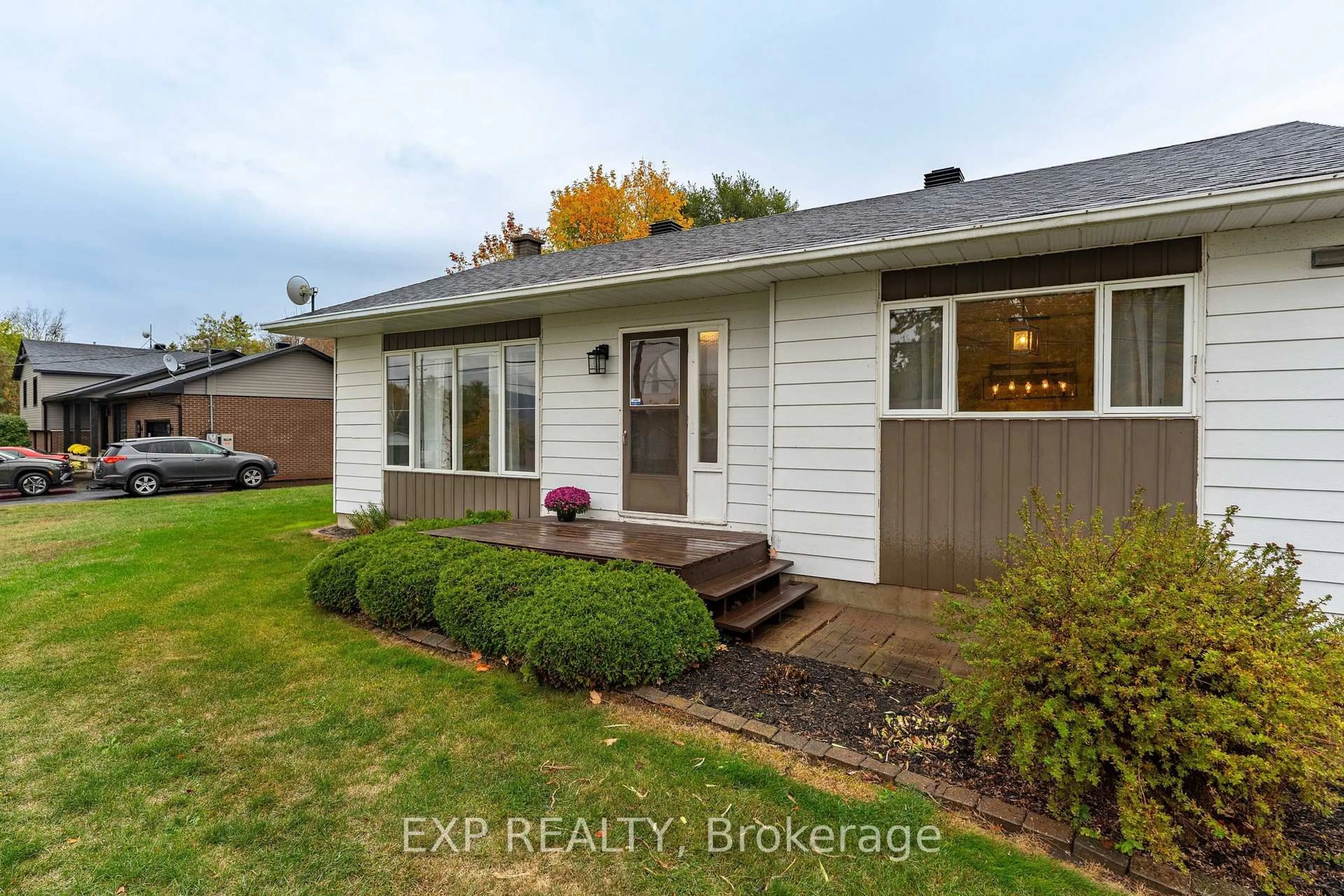 Home with vinyl exterior material, street for 635 FRONT Rd, Champlain Ontario K0B 1K0