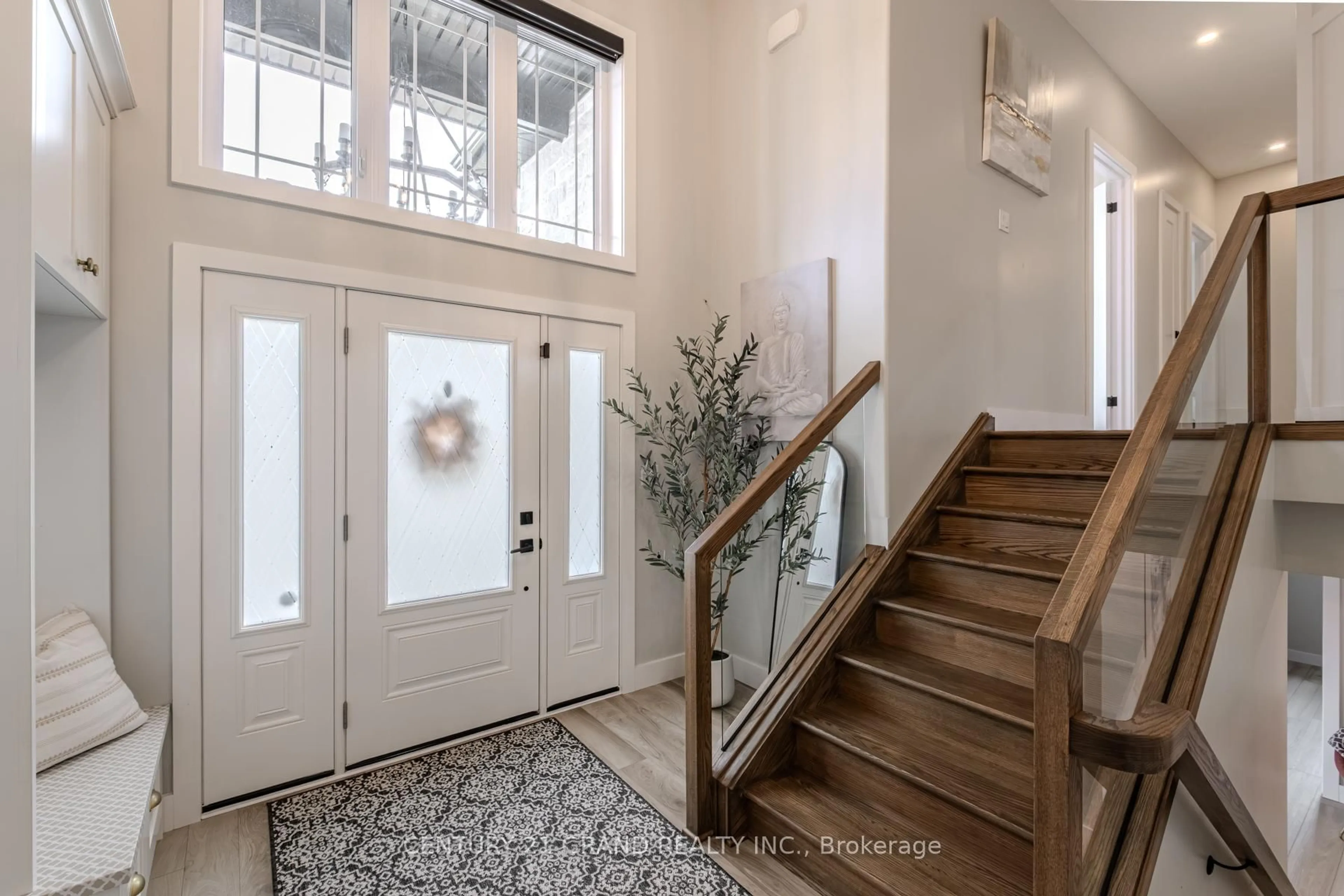Indoor entryway for 1920 Turkey Point Rd, Norfolk Ontario N3Y 4J9