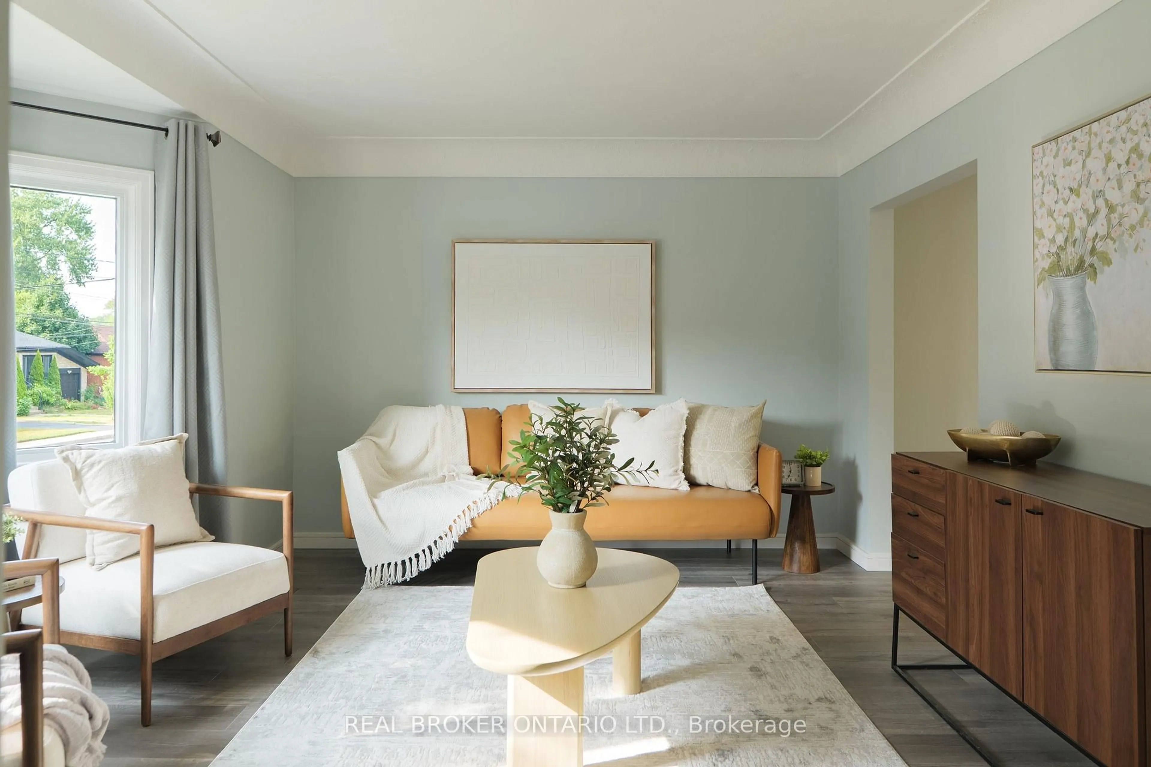 Living room with furniture, unknown for 39 Cloverhill Rd, Hamilton Ontario L9C 3L6