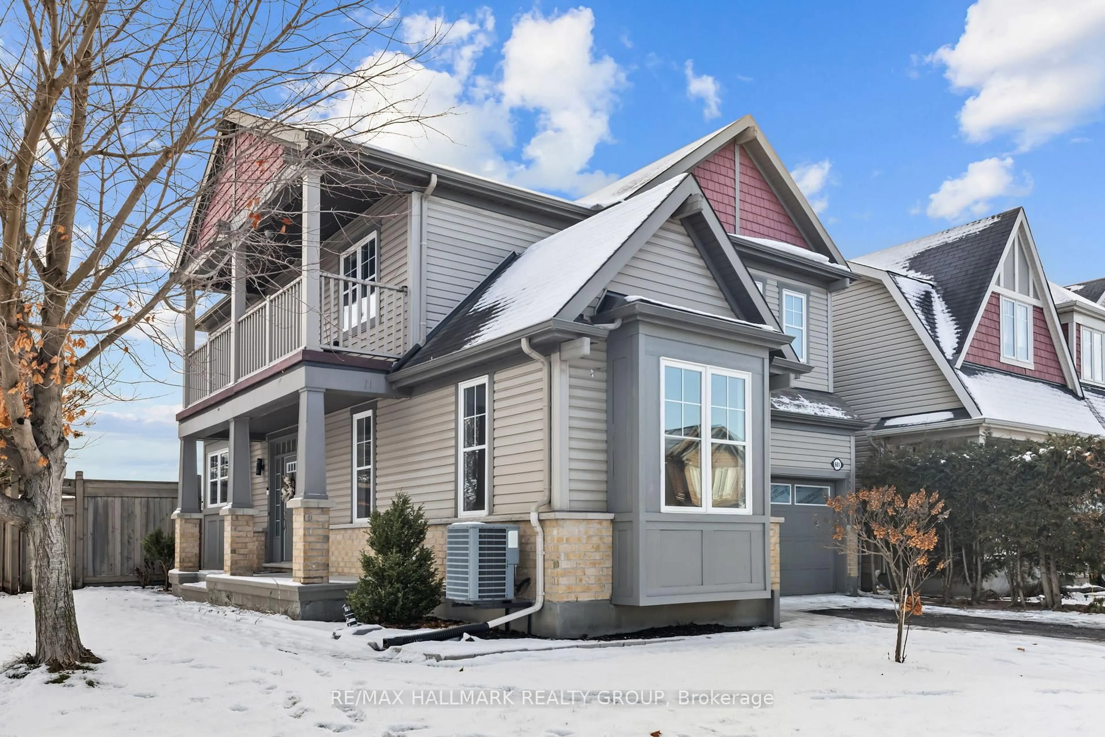 Home with vinyl exterior material, street for 601 ROSEHILL Ave, Stittsville Ontario K2S 0K3