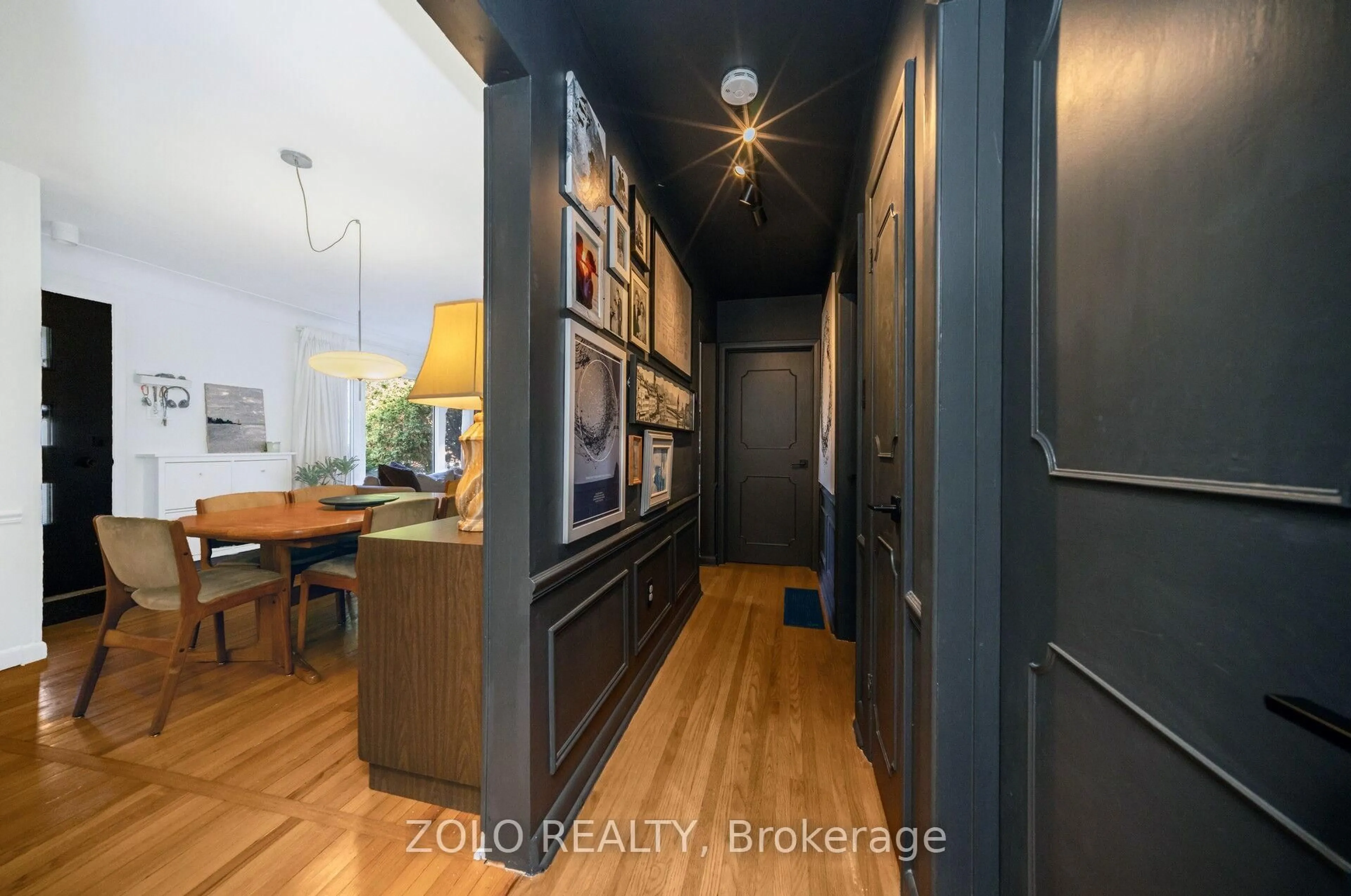 Indoor entryway for 115 Welbourn Dr, Hamilton Ontario L9A 3N5