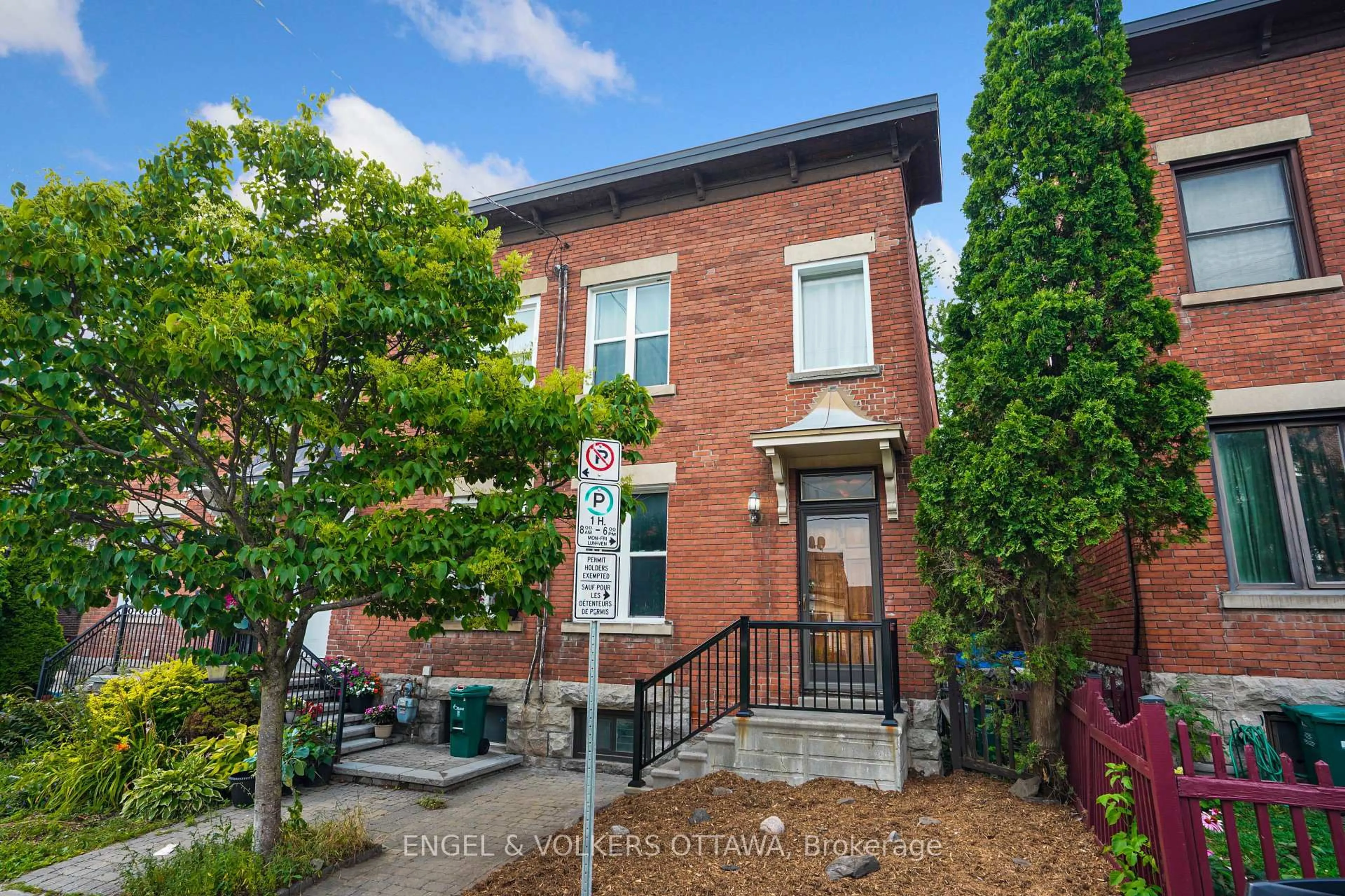 Home with brick exterior material, street for 293 Somerset St, Ottawa Ontario K1N 6V9