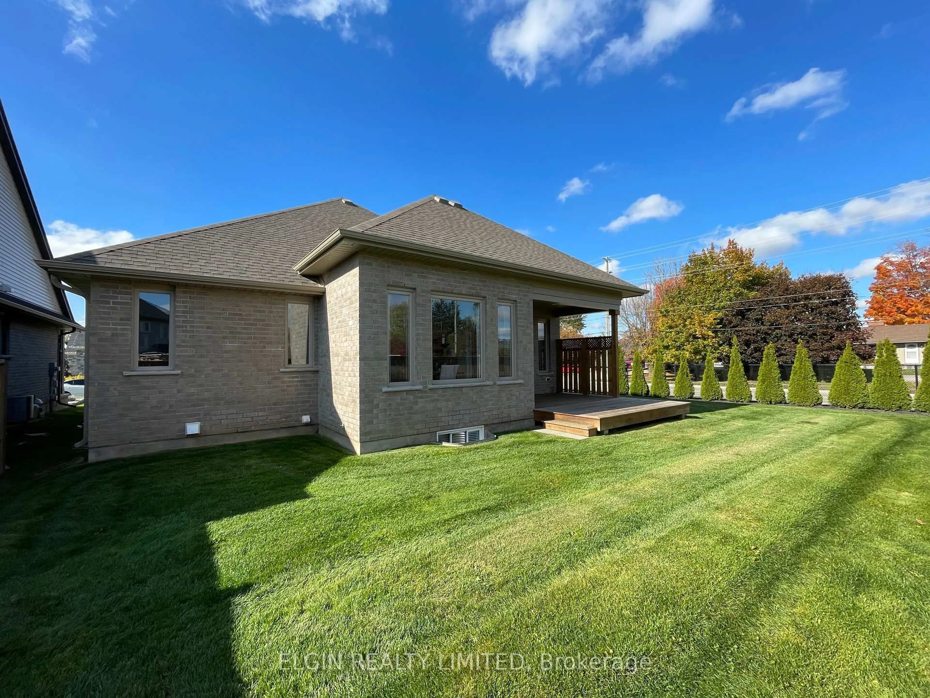 Unknown for 1 Huntley Ave, Tillsonburg Ontario N4G 0J3