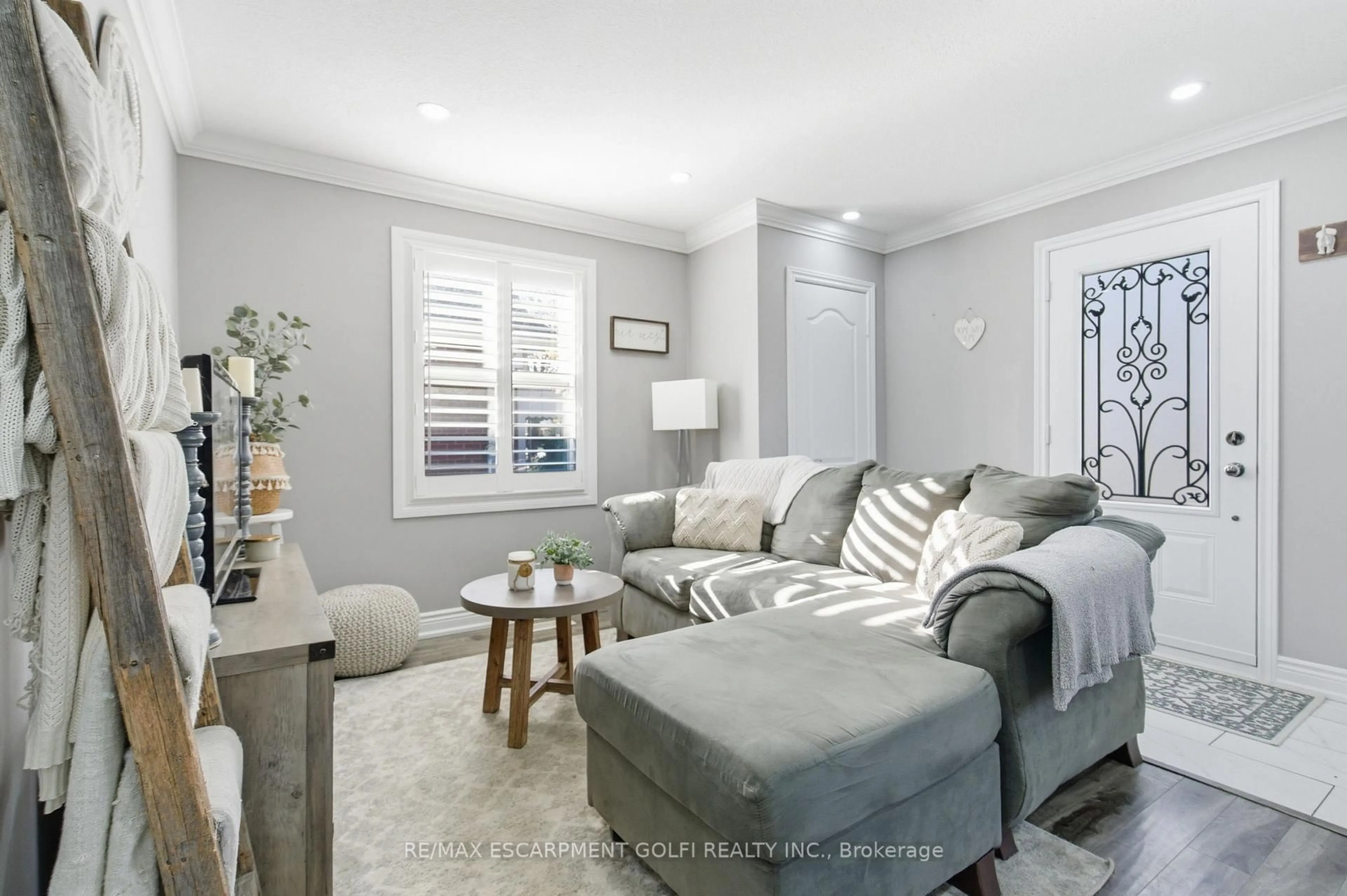 Living room with furniture, unknown for 89 Erin Ave, Hamilton Ontario L8K 4W1