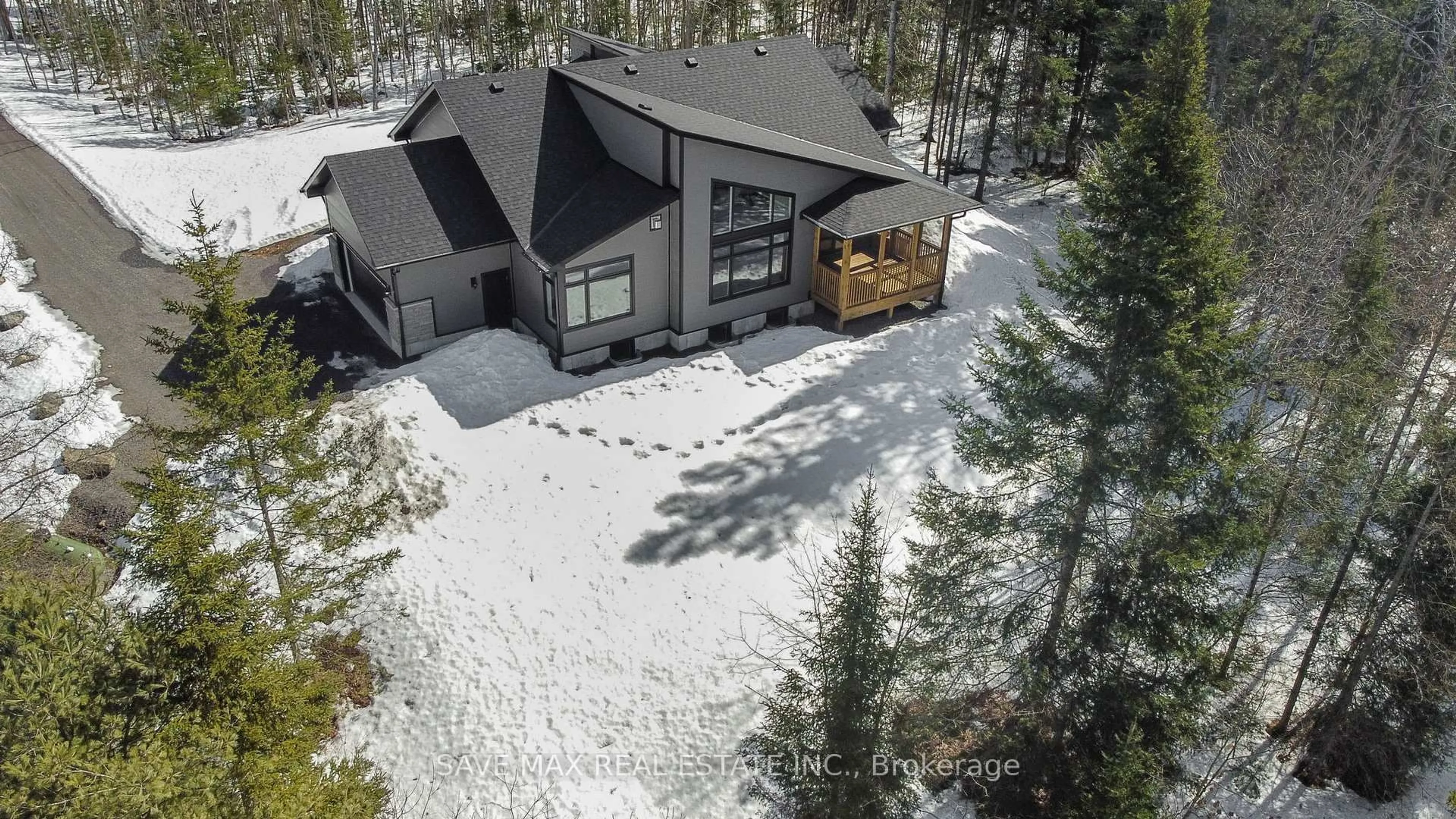 A pic from outside/outdoor area/front of a property/back of a property/a pic from drone, unknown for 1007 Kingsridge Crt, Lake of Bays Ontario P1H 0K1