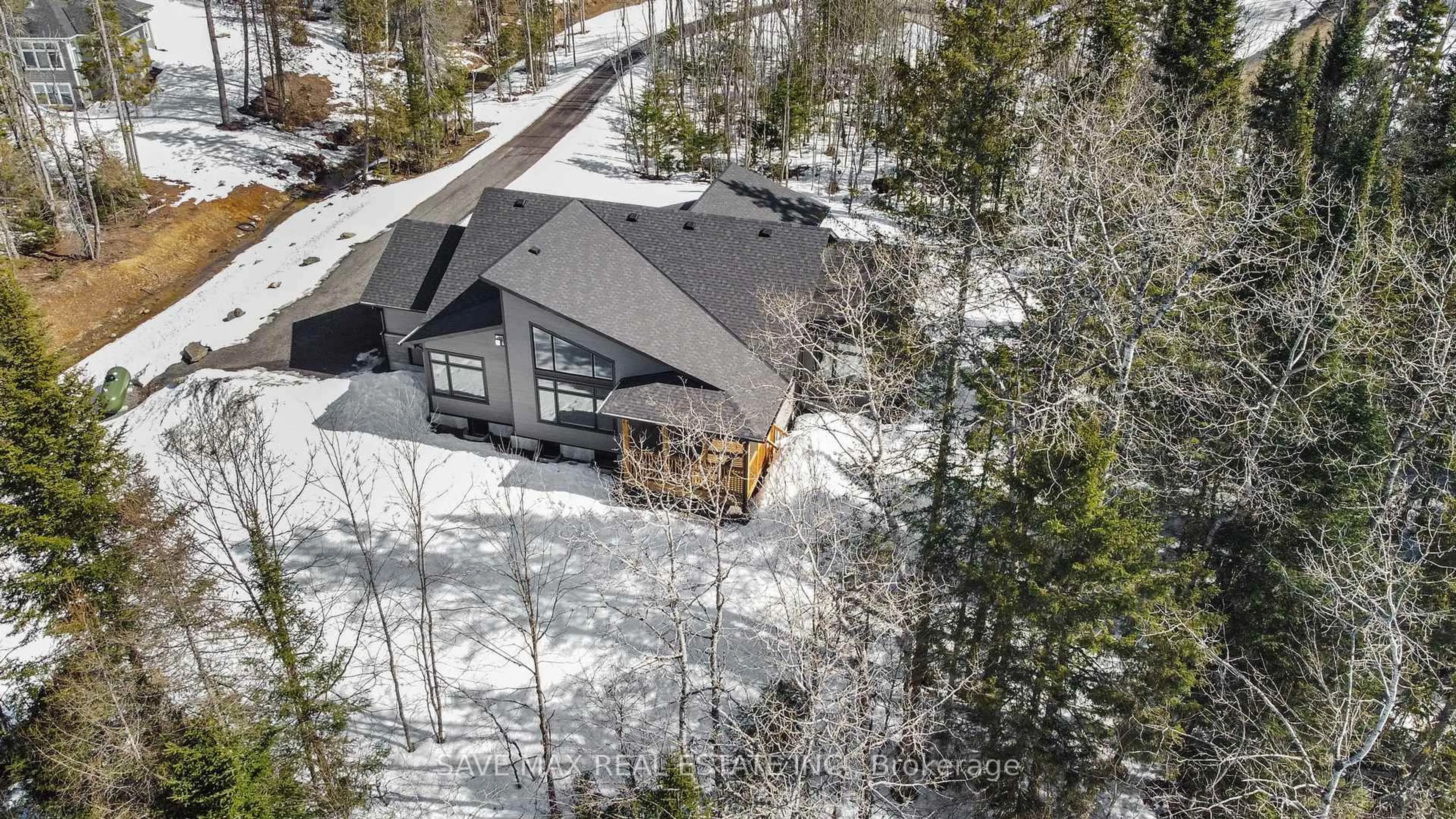 A pic from outside/outdoor area/front of a property/back of a property/a pic from drone, unknown for 1007 Kingsridge Crt, Lake of Bays Ontario P1H 0K1