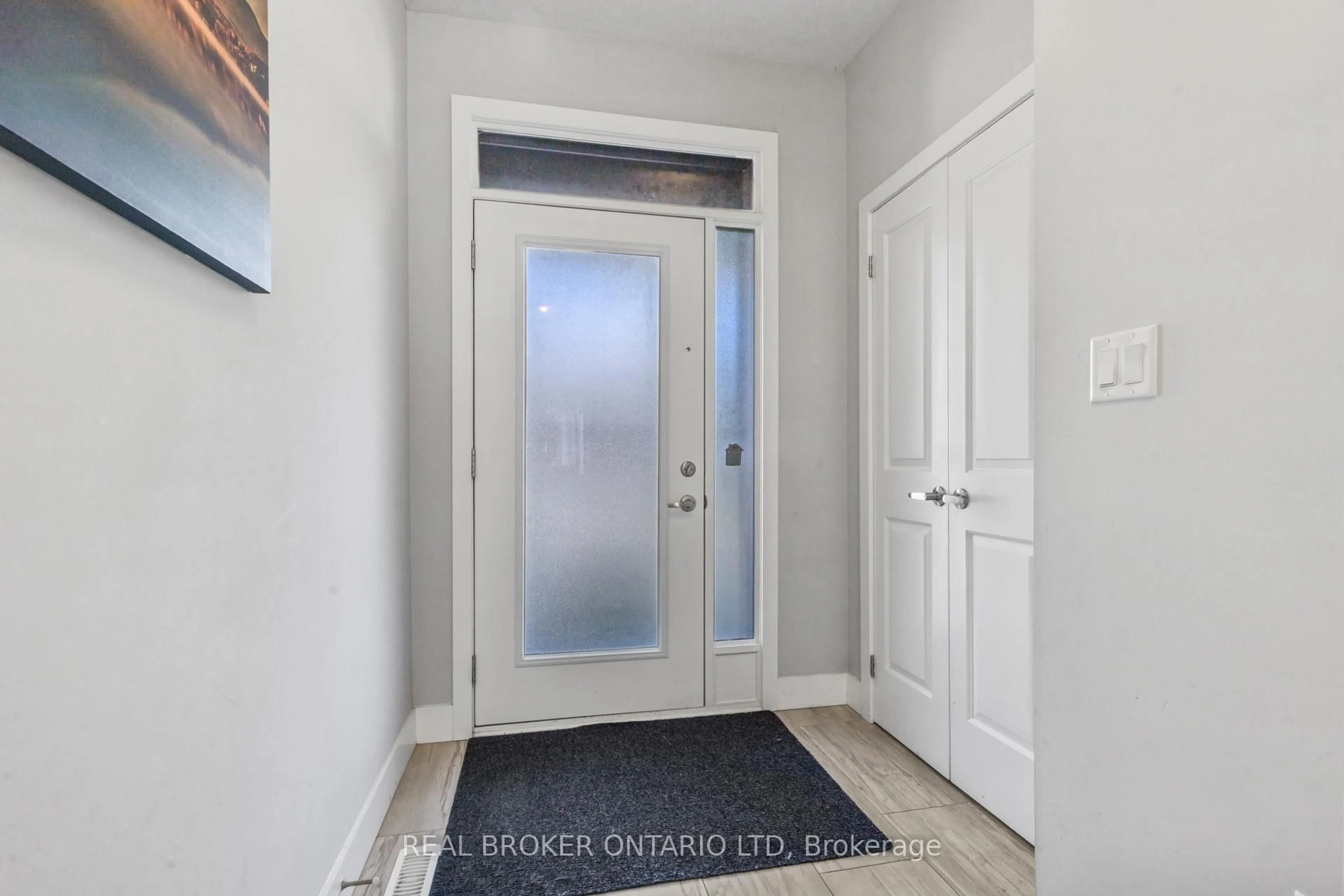 Indoor entryway for 1960 DALMAGARRY Rd #43, London North Ontario N6G 0T8