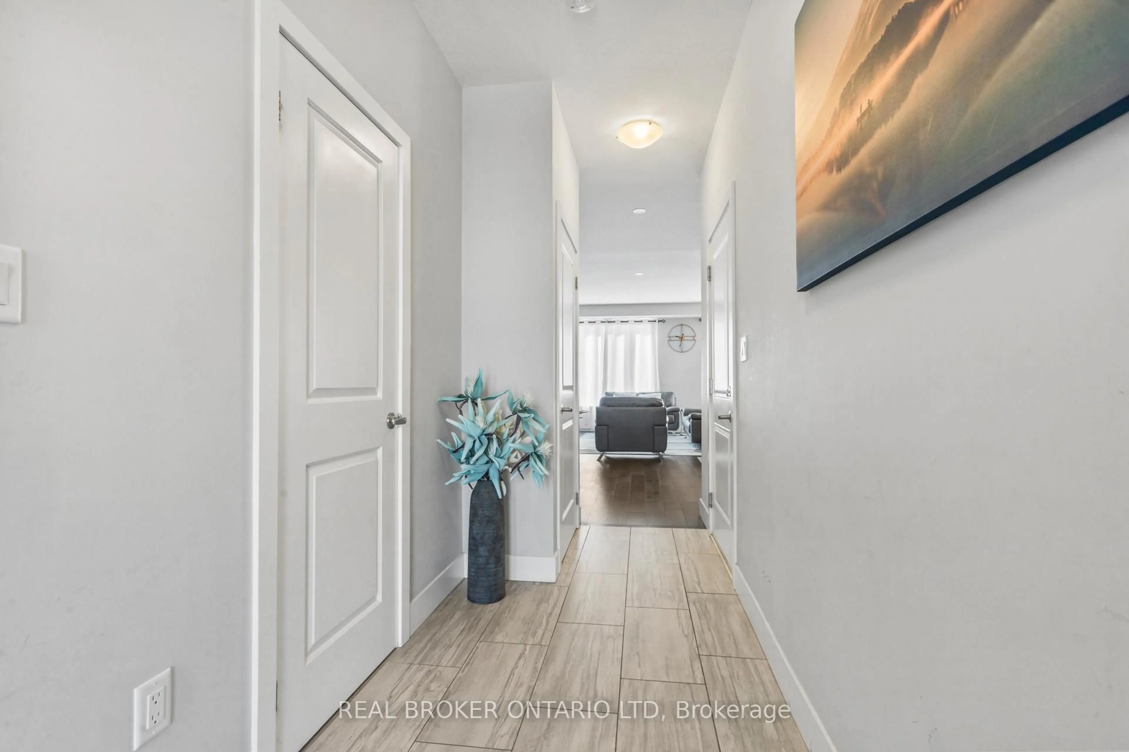 Indoor entryway for 1960 DALMAGARRY Rd #43, London North Ontario N6G 0T8