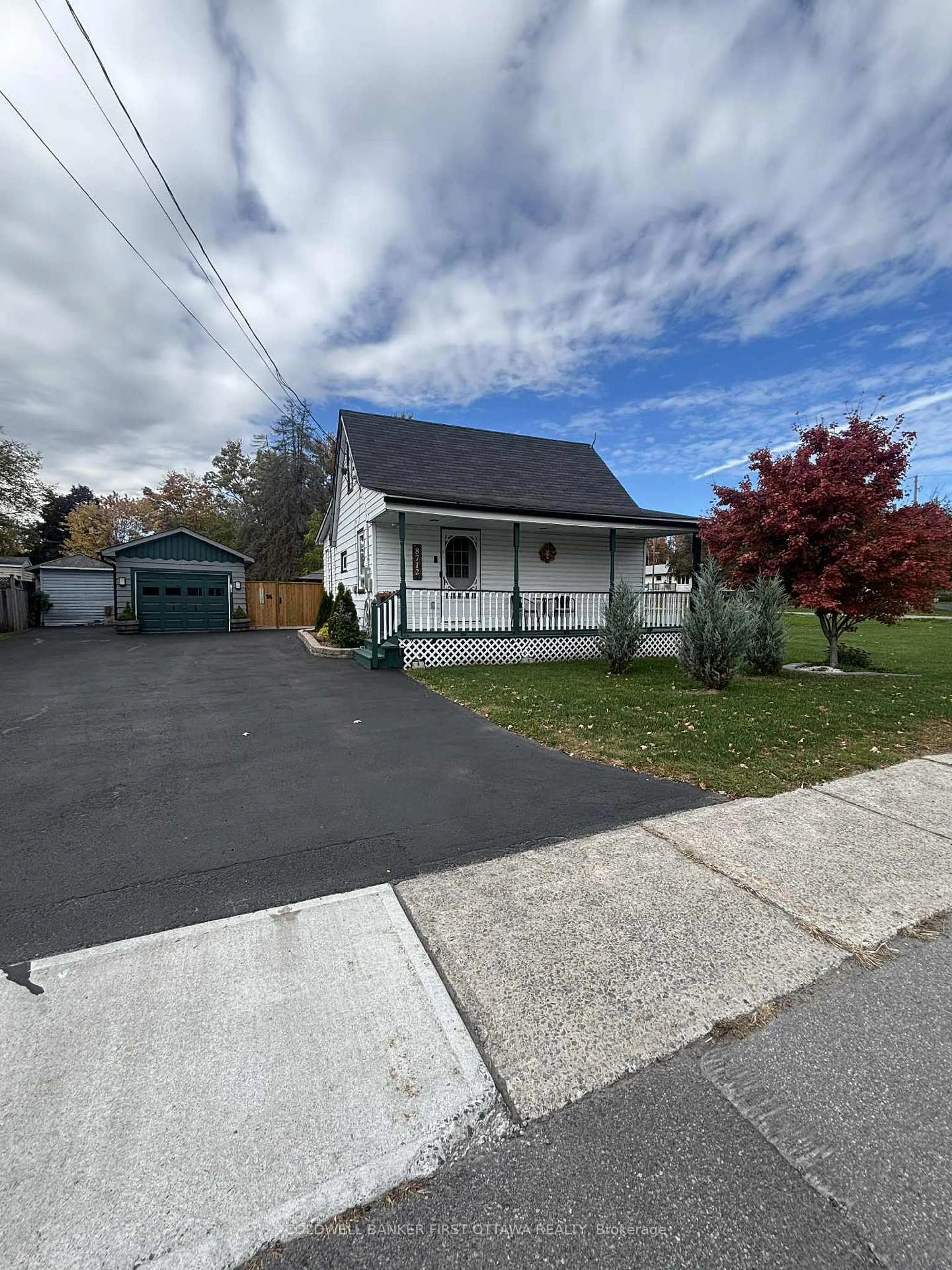 A pic from outside/outdoor area/front of a property/back of a property/a pic from drone, street for 8712 Bank St, Vernon Ontario K0A 3J0