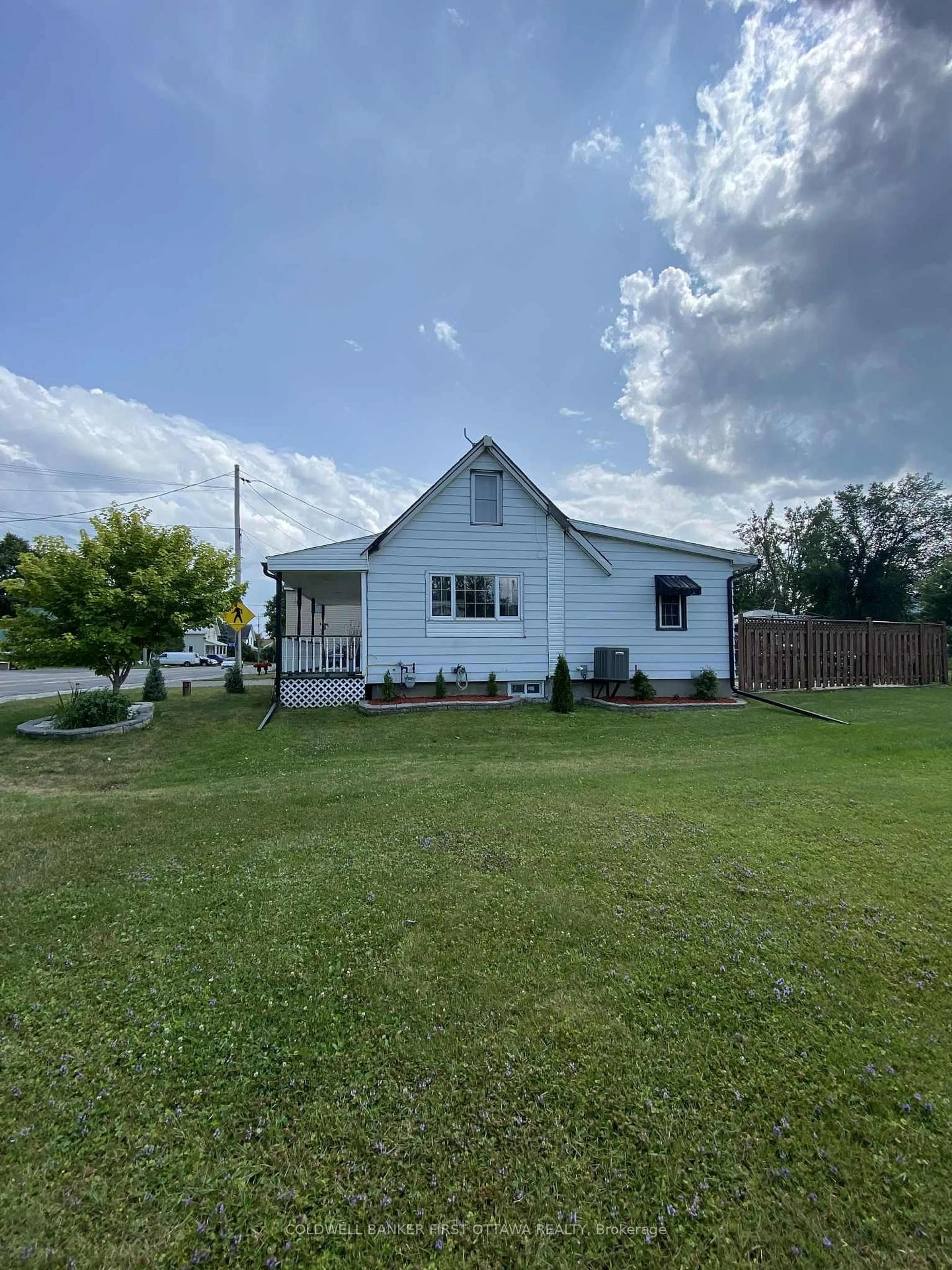 A pic from outside/outdoor area/front of a property/back of a property/a pic from drone, unknown for 8712 Bank St, Vernon Ontario K0A 3J0
