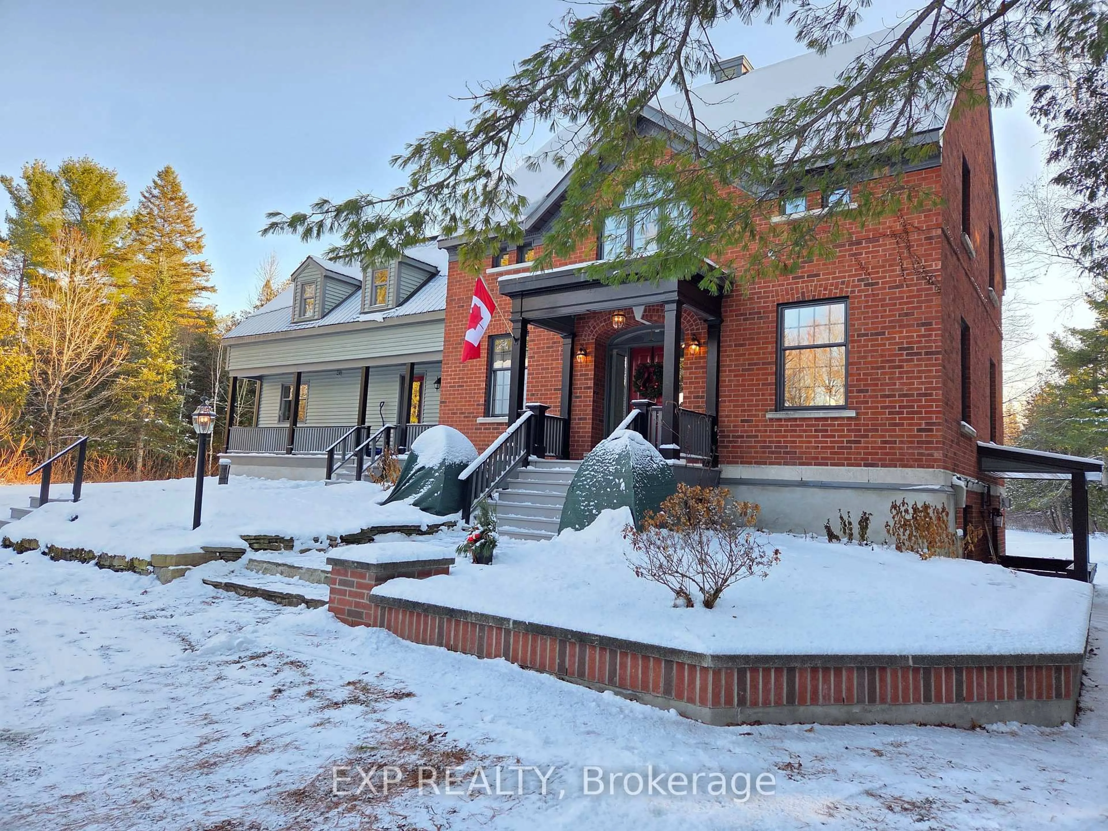 A pic from outside/outdoor area/front of a property/back of a property/a pic from drone, street for 3554 Vaughan Side Rd, Carp Ontario K0A 1L0