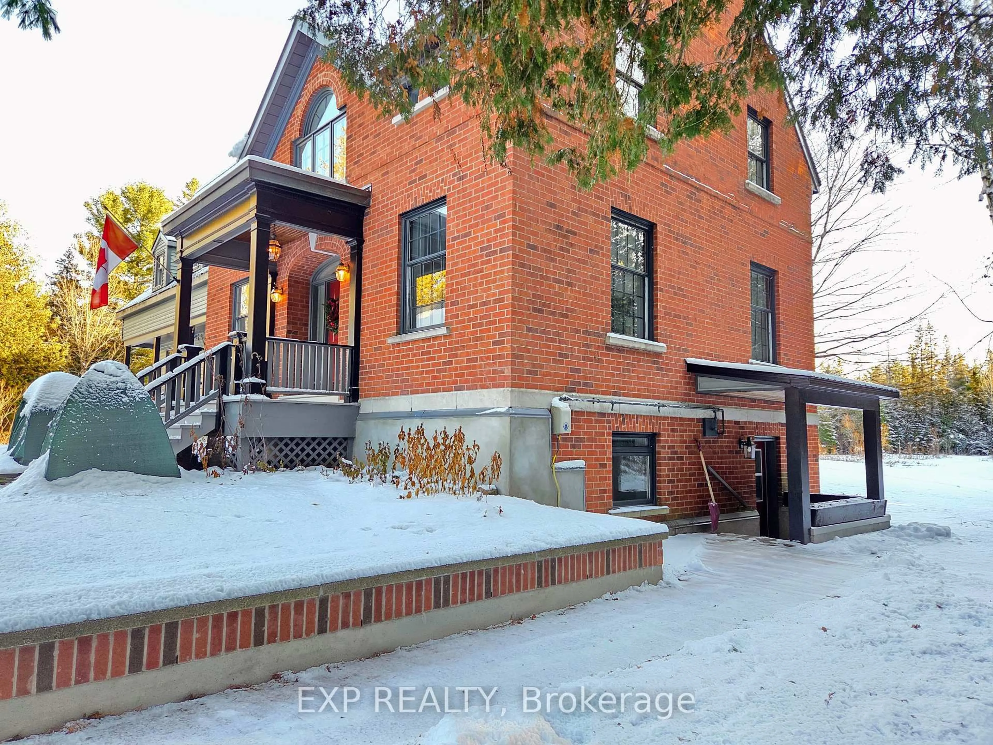 Home with brick exterior material, street for 3554 Vaughan Side Rd, Carp Ontario K0A 1L0