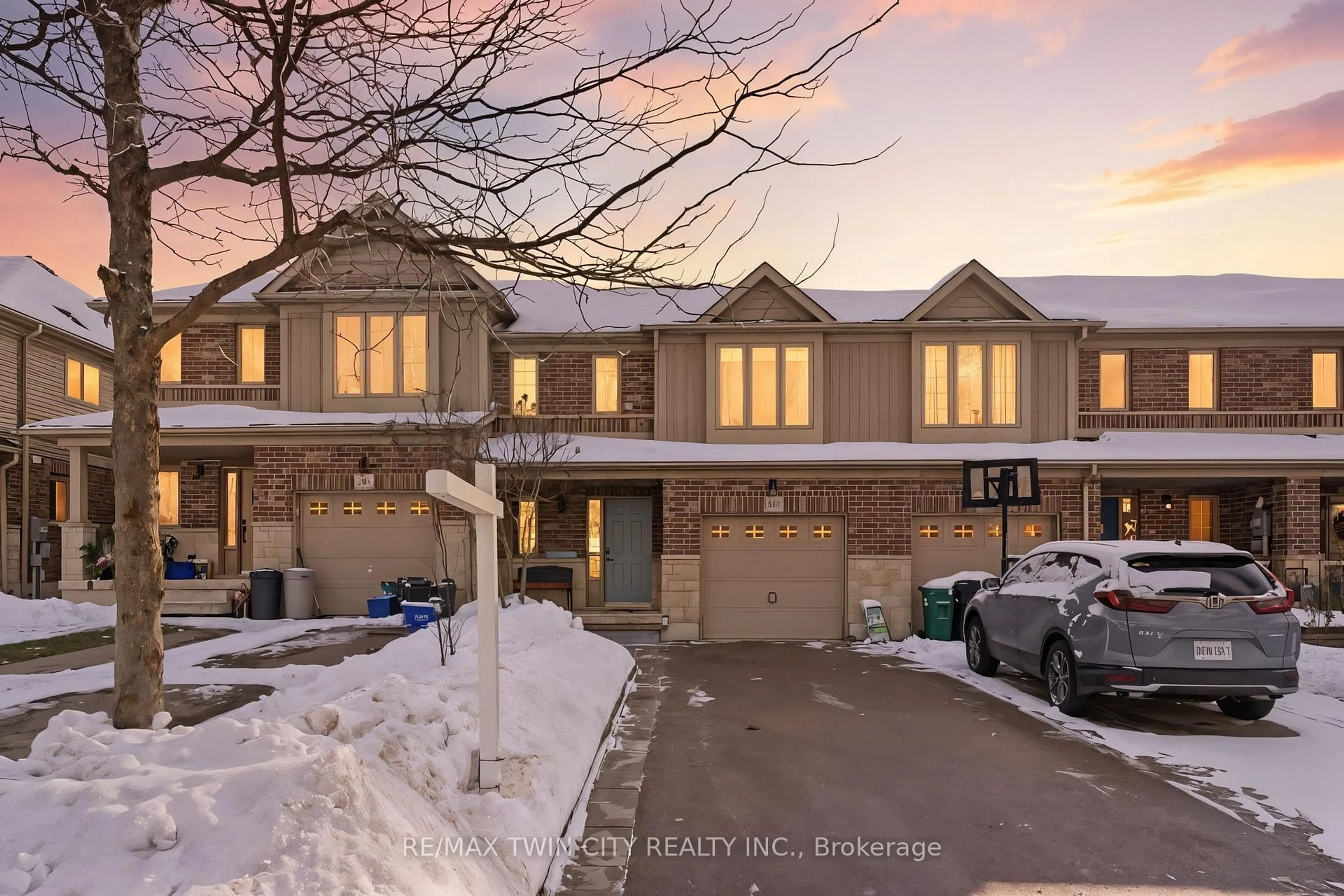 A pic from outside/outdoor area/front of a property/back of a property/a pic from drone, street for 347 Vincent Dr, North Dumfries Ontario N0B 1E0