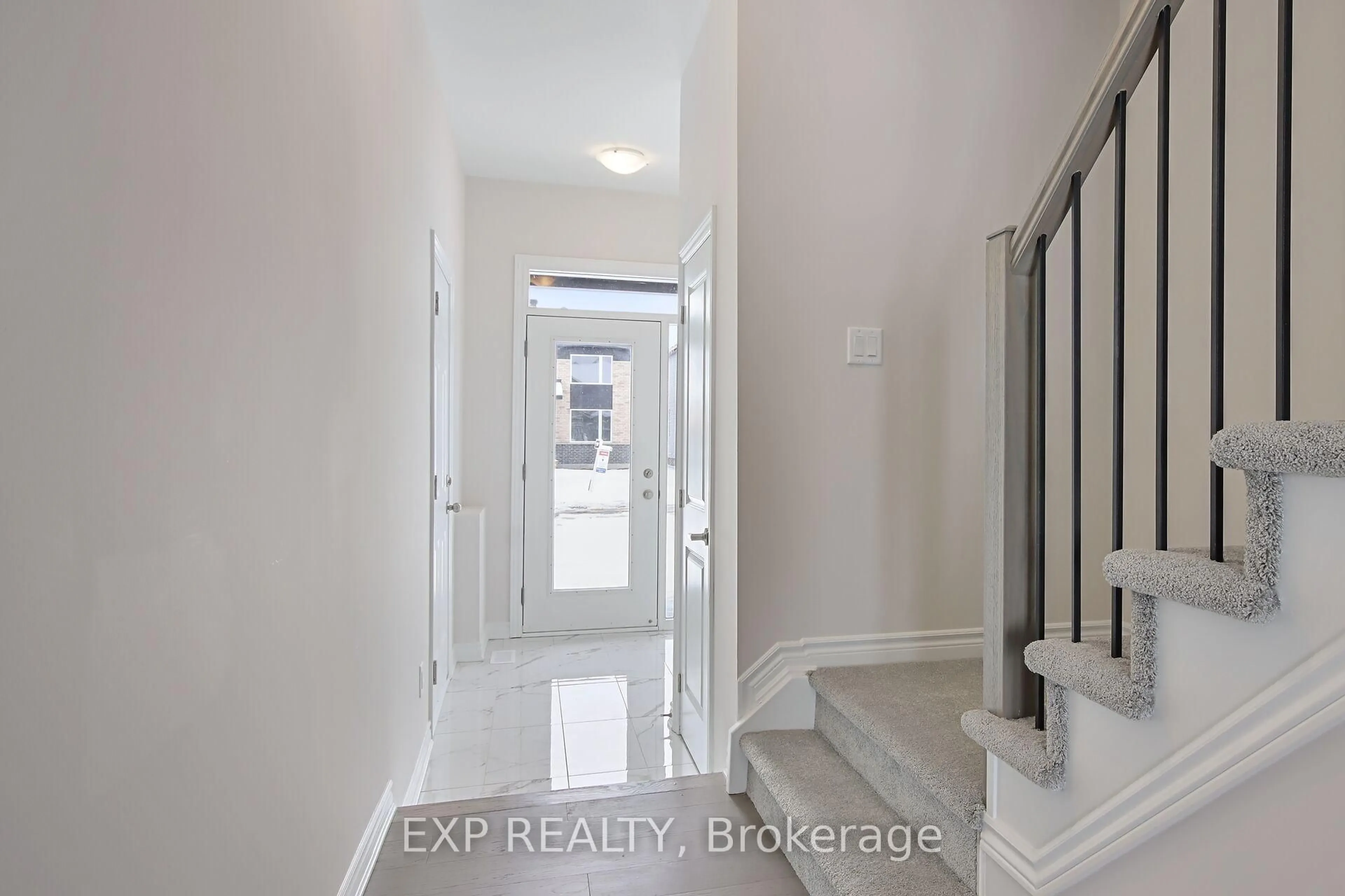 Indoor entryway for 1928 HAWKER Private, Carp Ontario K0A 1L0