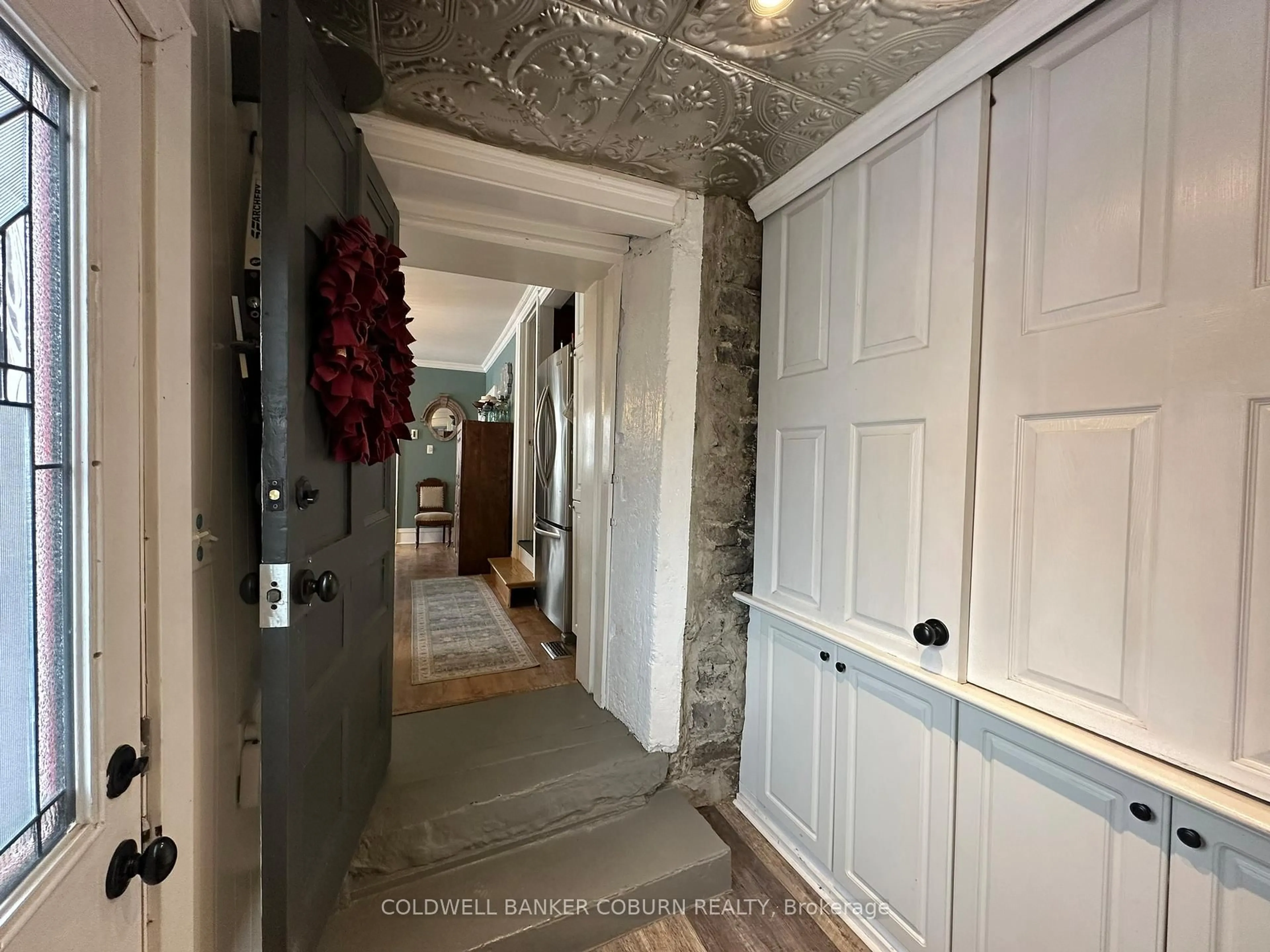 Indoor entryway for 628 Pittston Rd, Edwardsburgh/Cardinal Ontario K0E 1E0