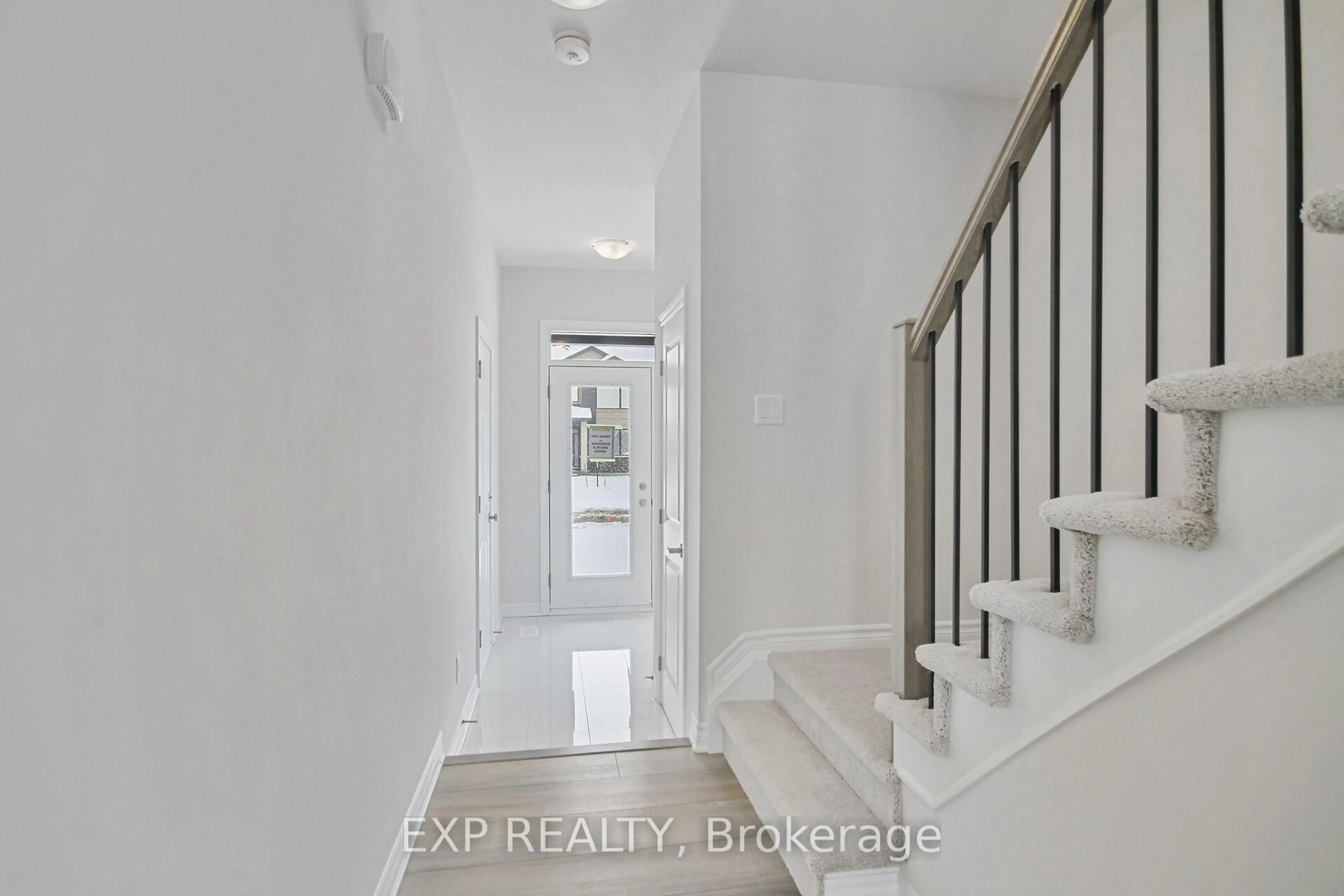 Indoor entryway for 1926 HAWKER Private, Carp Ontario K0A 1L0