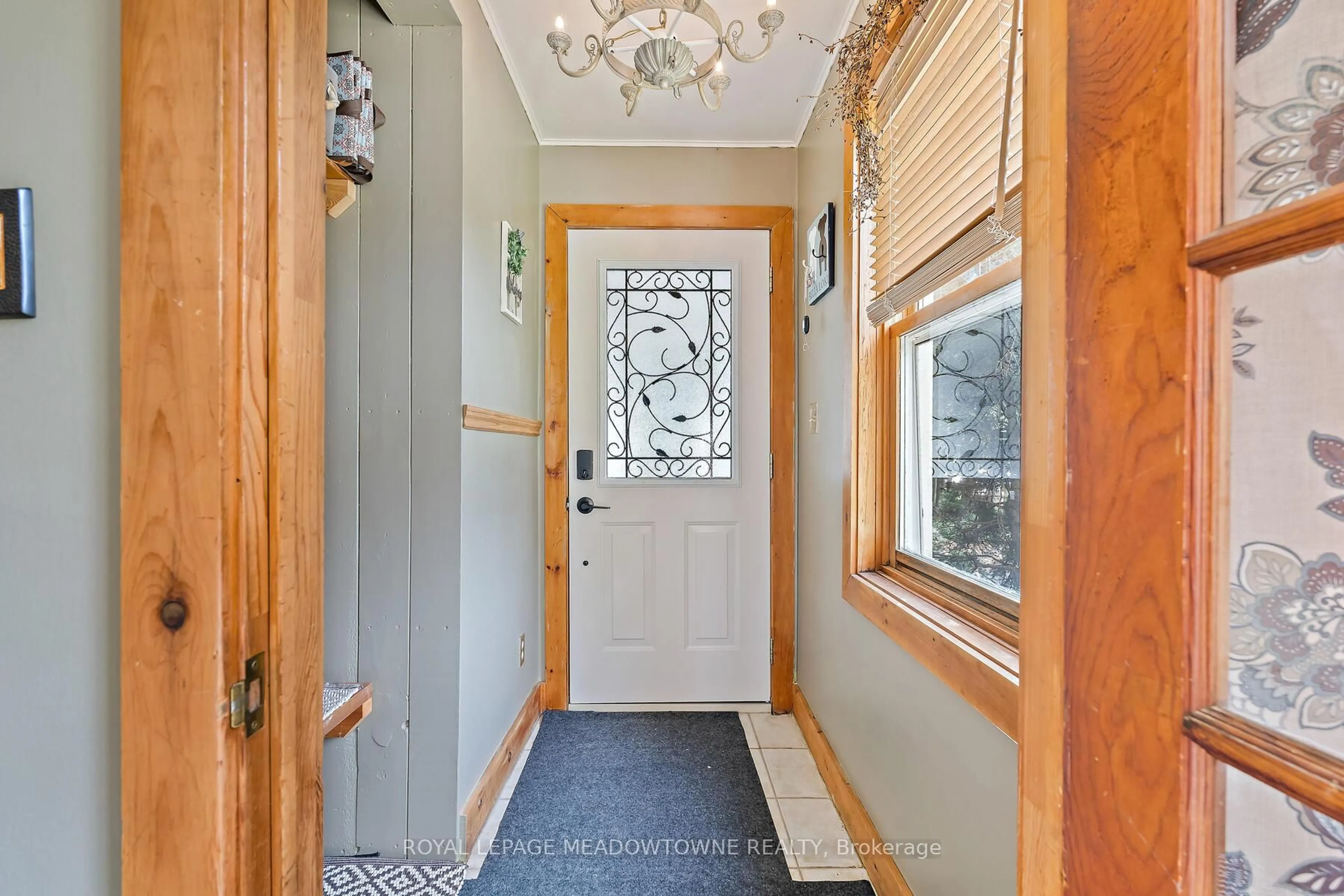 Indoor entryway for 9201 24 Sdrd, Erin Ontario N0B 1Z0